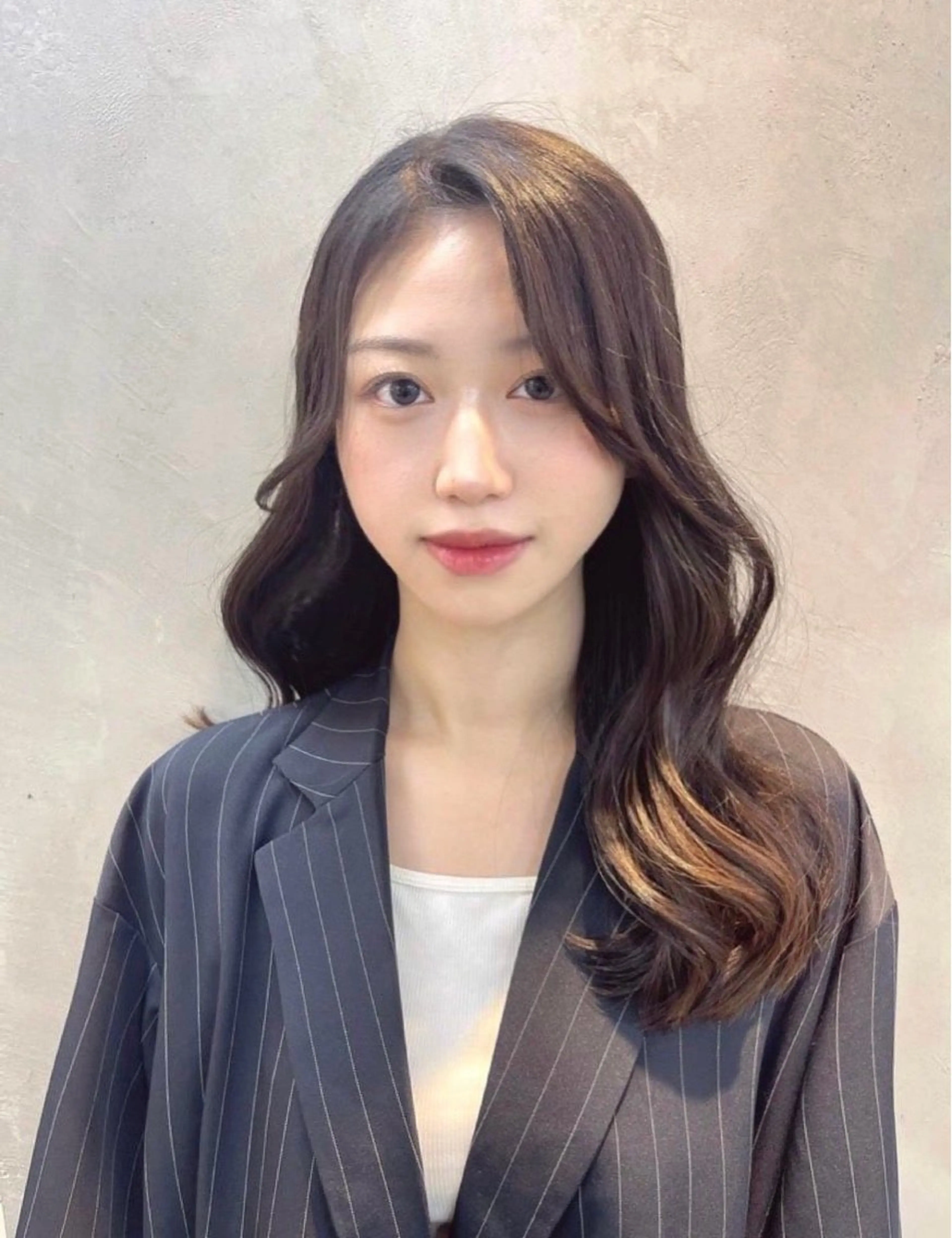 ロング 韓国風ヘア レイヤーカット TENSHO 原宿　ハイトーンのヘアスタイル