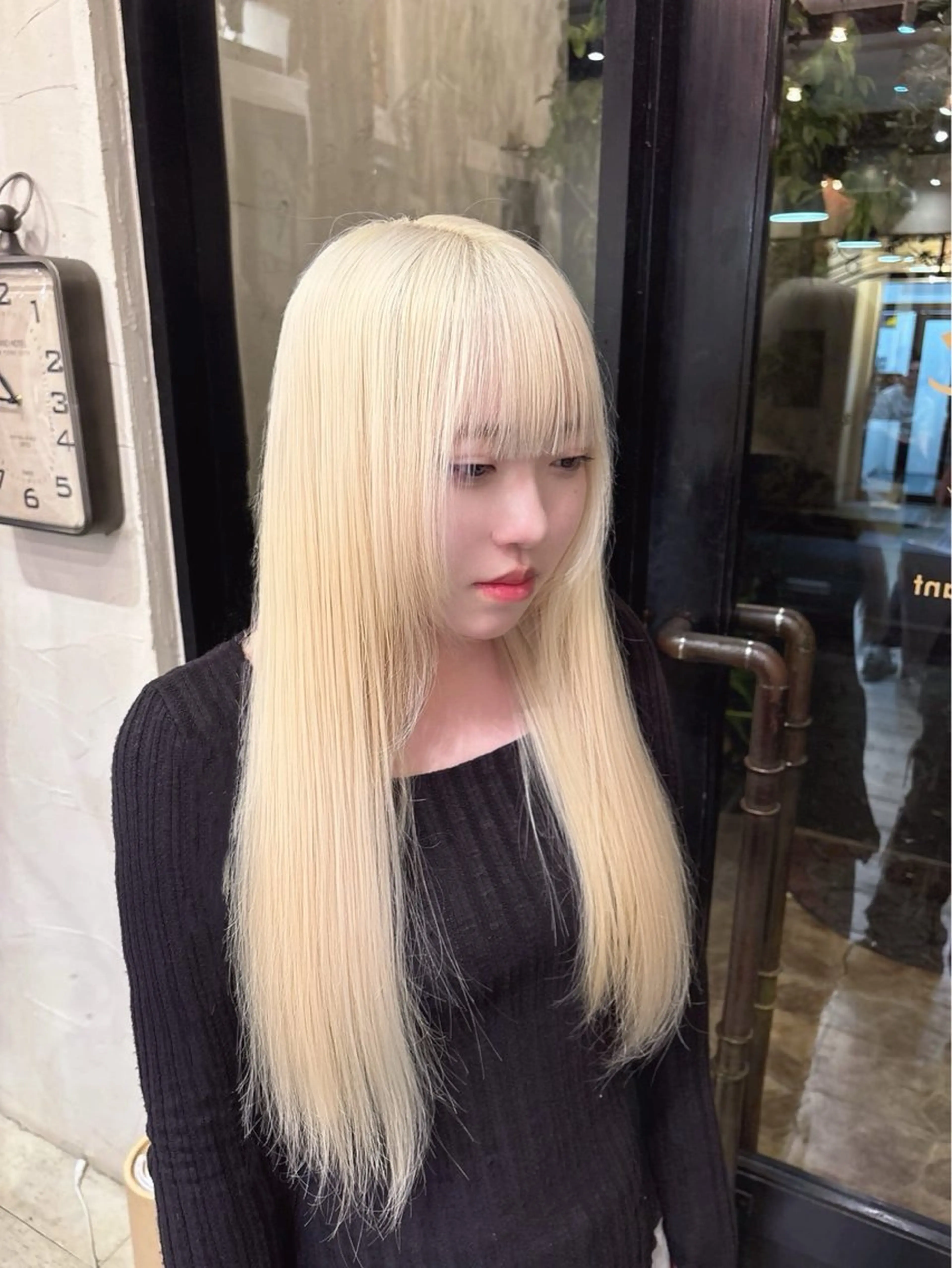 ロング カラー 抜きっぱなしブロンド ブロンド ホワイトブロンド ヘアカラー トリートメント Belle リク ケアブリーチのヘアスタイル
