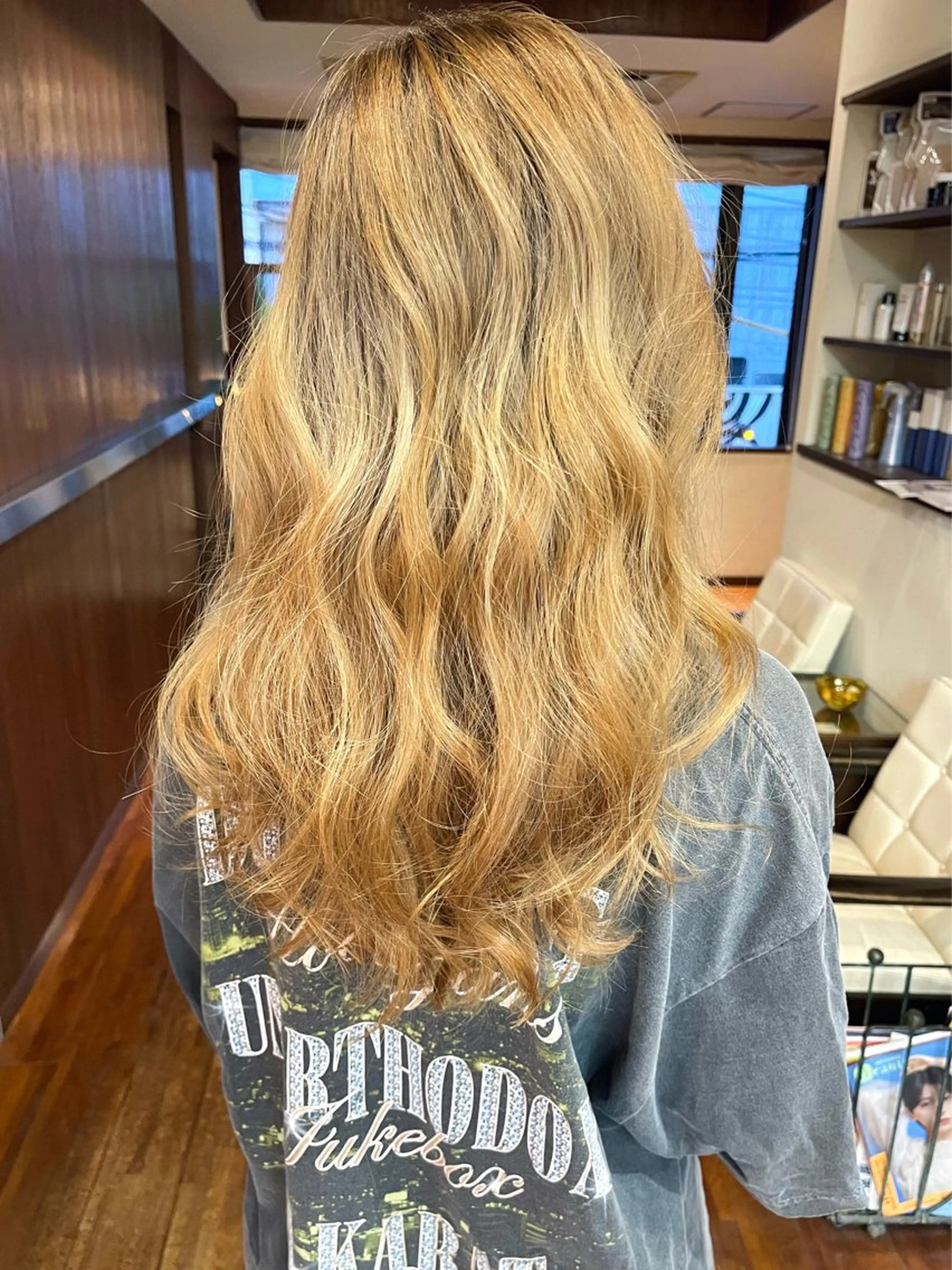 ロング カラー バレイヤージュ ブロンド レイヤーカット カット ヘアカラー トリートメント 髪質改善ｶﾗｰ ｹｱﾌﾞﾘｰﾁ/ﾀﾑのヘアスタイル