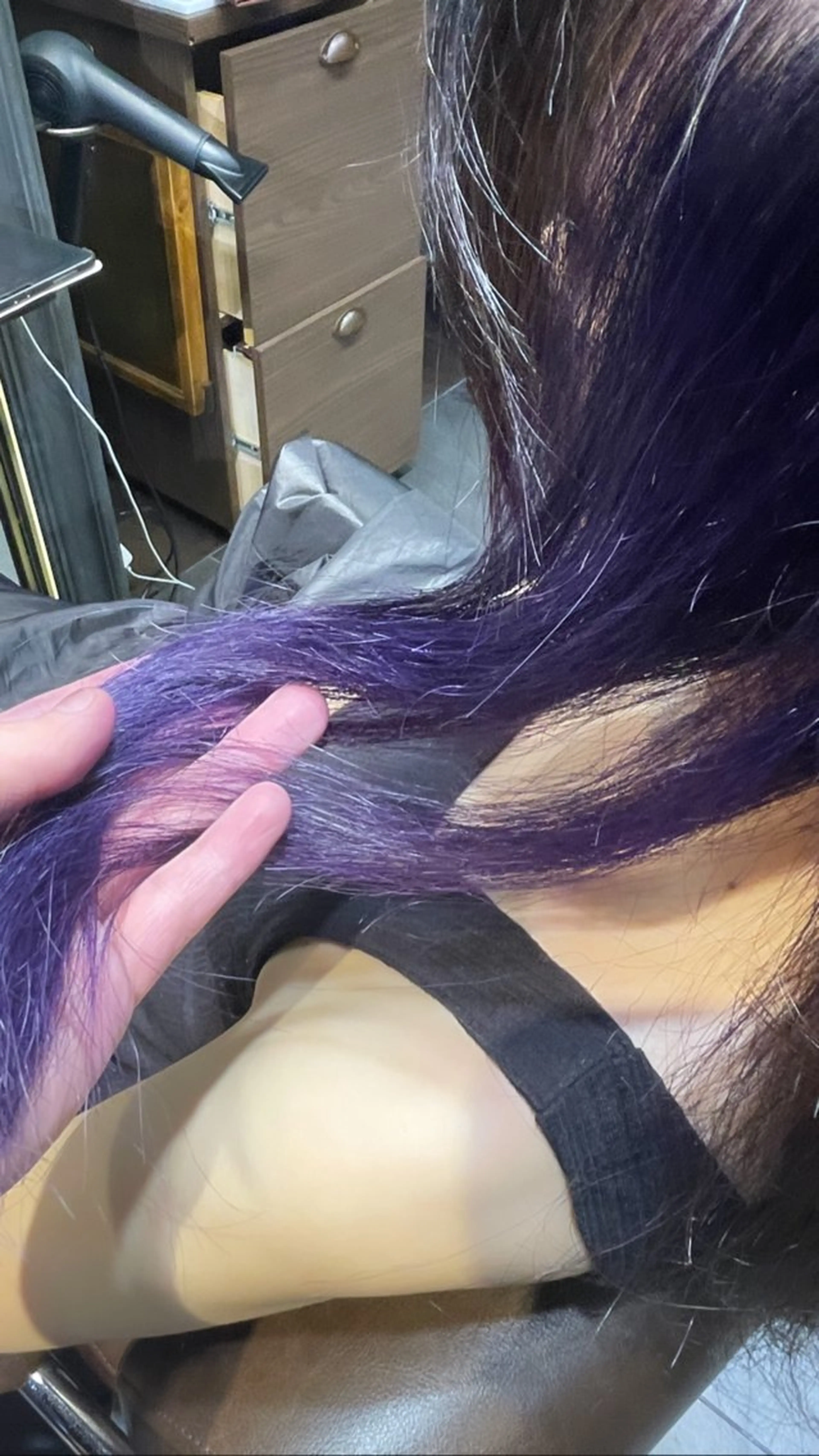 ミディアム カラー ブリーチ＆縮毛矯正 🧸ともき🧸のヘアスタイル