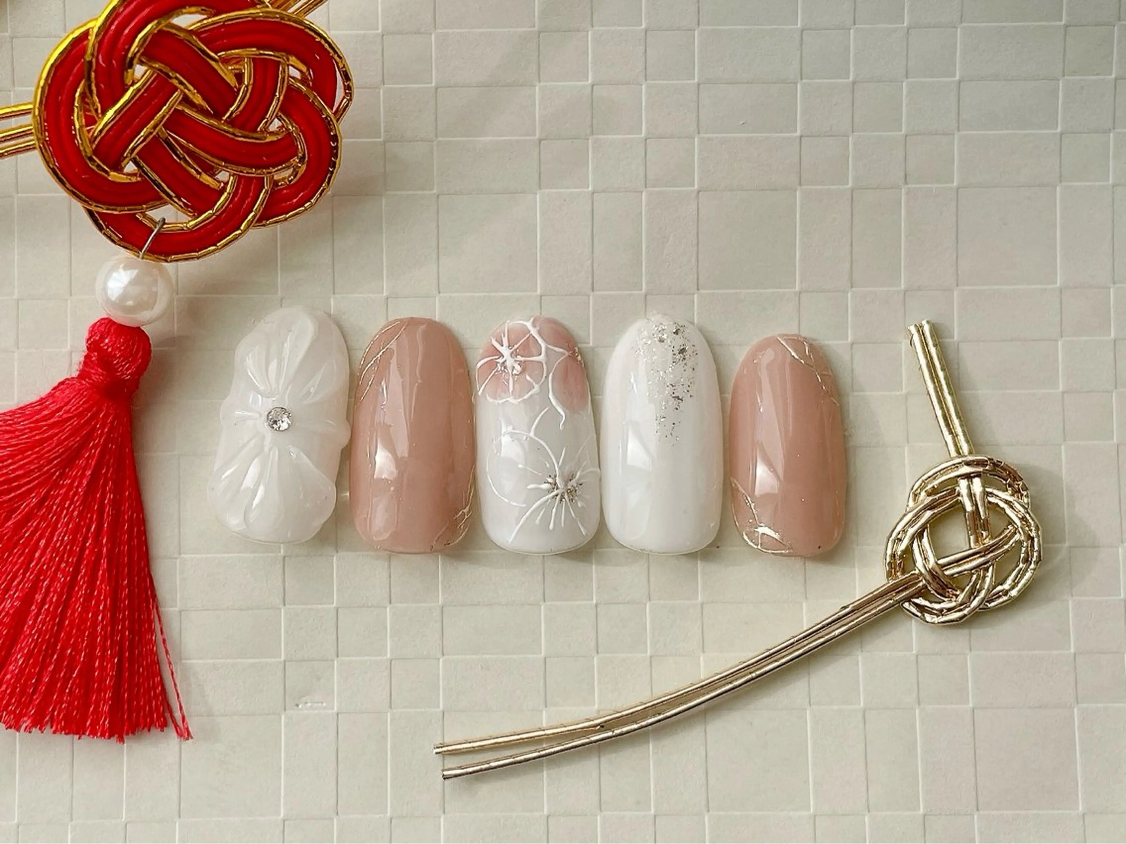 ネイル 成人式 ジェルネイル パラジェル ストーンネイル 冬ネイル ハンドネイル kiki nail 二子玉川のネイルデザイン