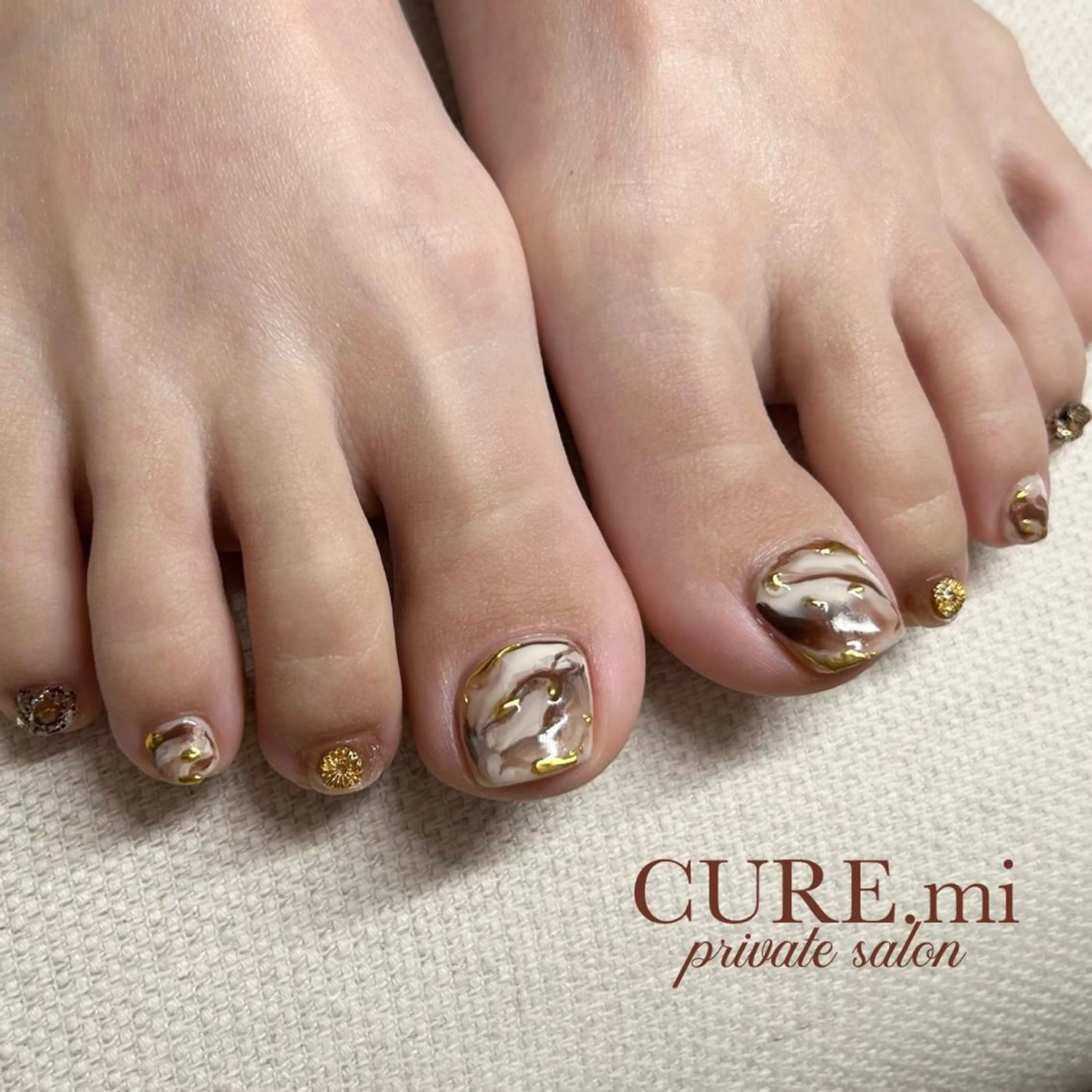 ネイル ニュアンスネイル フットネイル CURE.mi所属・伊藤 美香のネイルデザイン