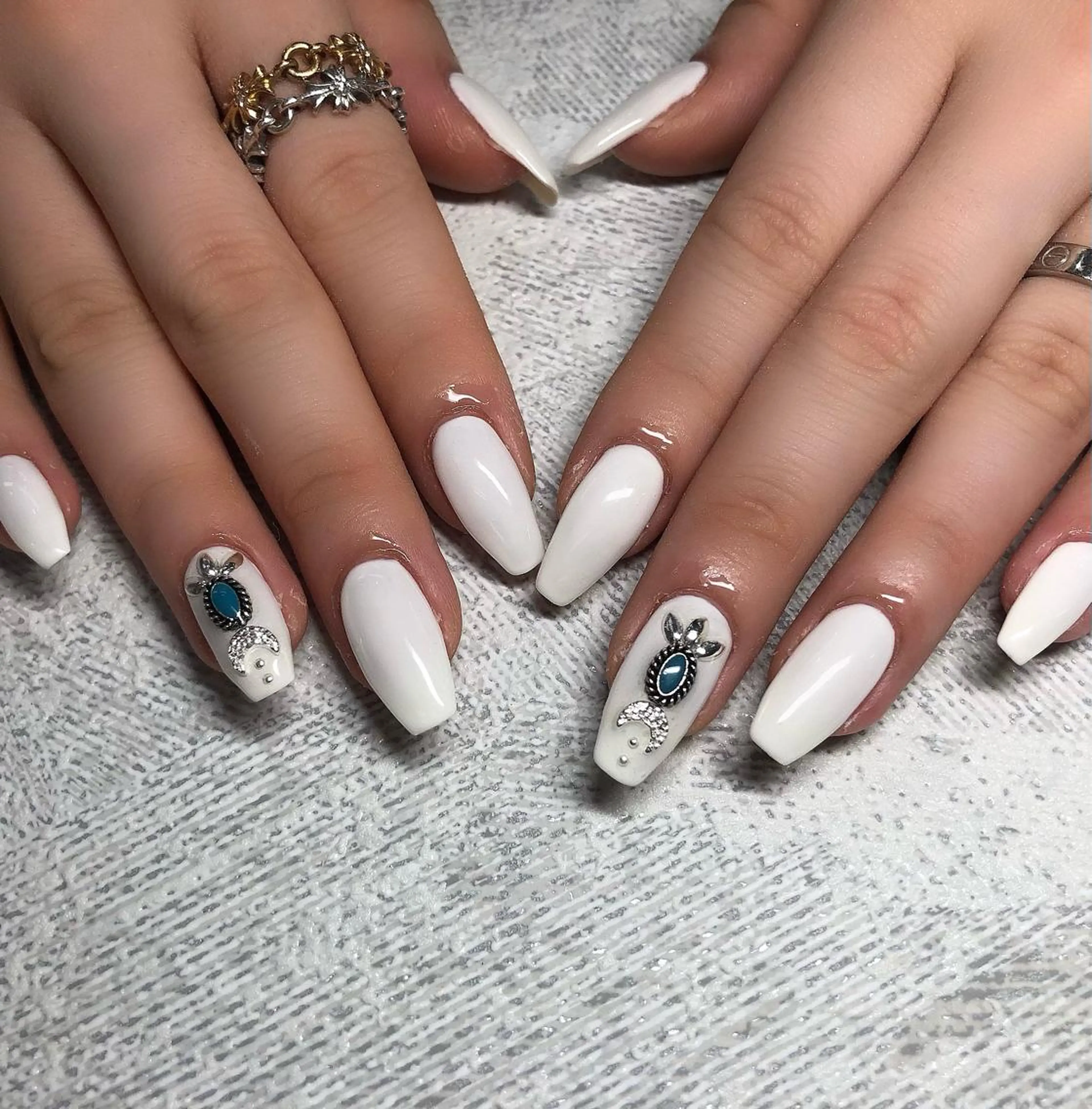 ネイル 持ち込み ホワイト ハンドネイル 【Yappy🌈】 💖P-tanaのネイルデザイン