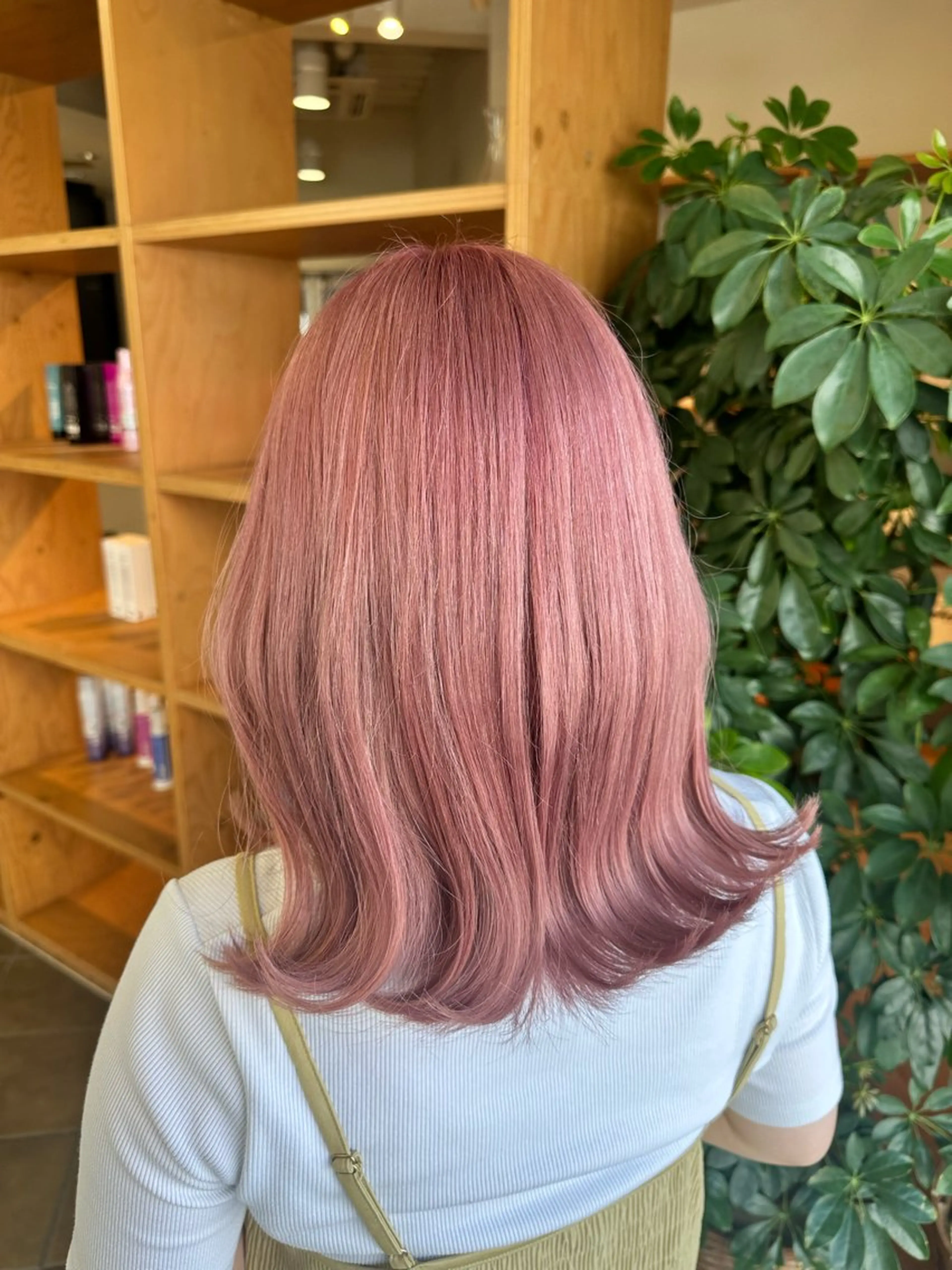 セミロング カラー ピンクカラー カット ヘアカラー ブリーチカラー/ わきたちえ🌻のヘアスタイル