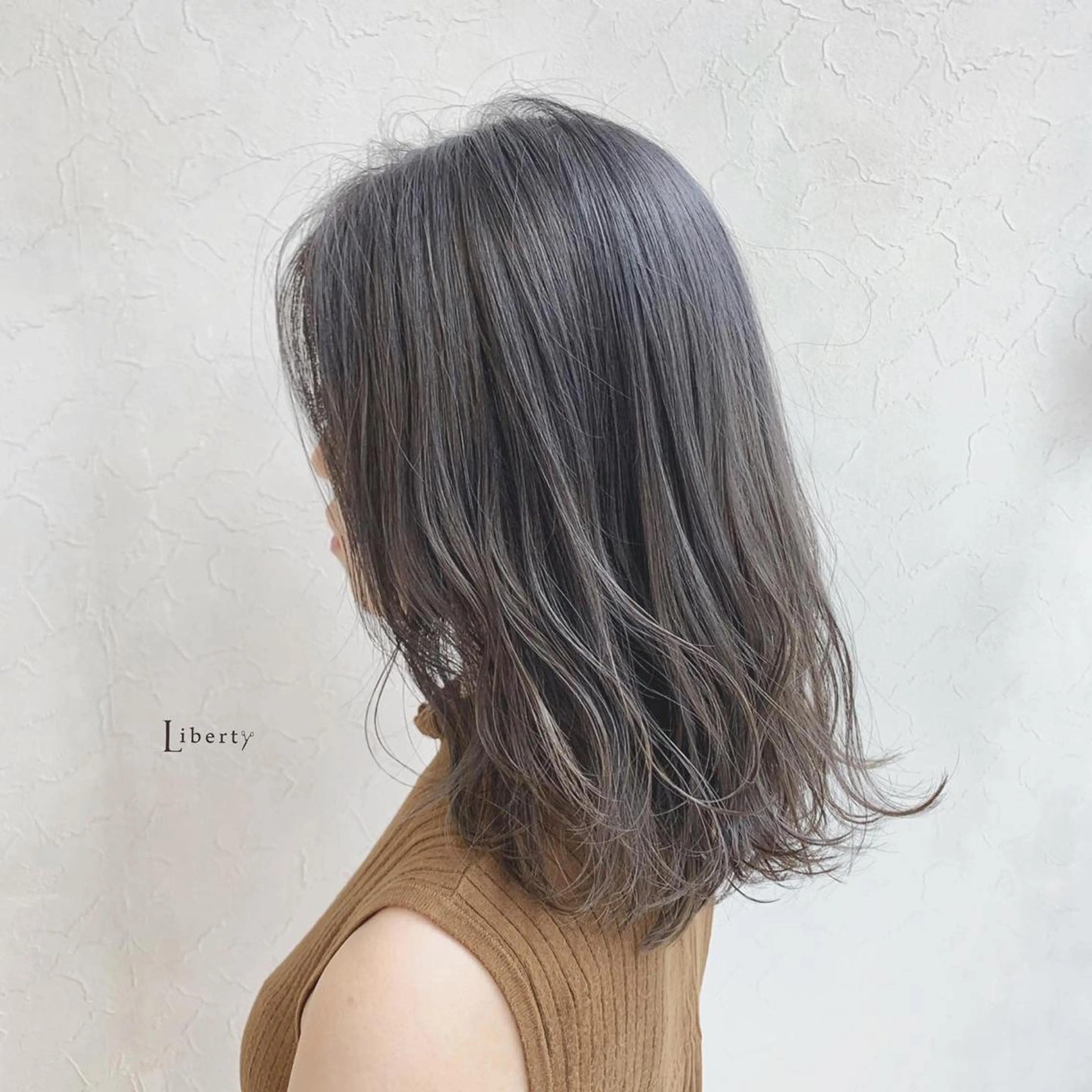 ミディアム カラー ブリーチ グレージュ ヘアカラー トリートメント Liberty 店長 TAJIMAのヘアスタイル