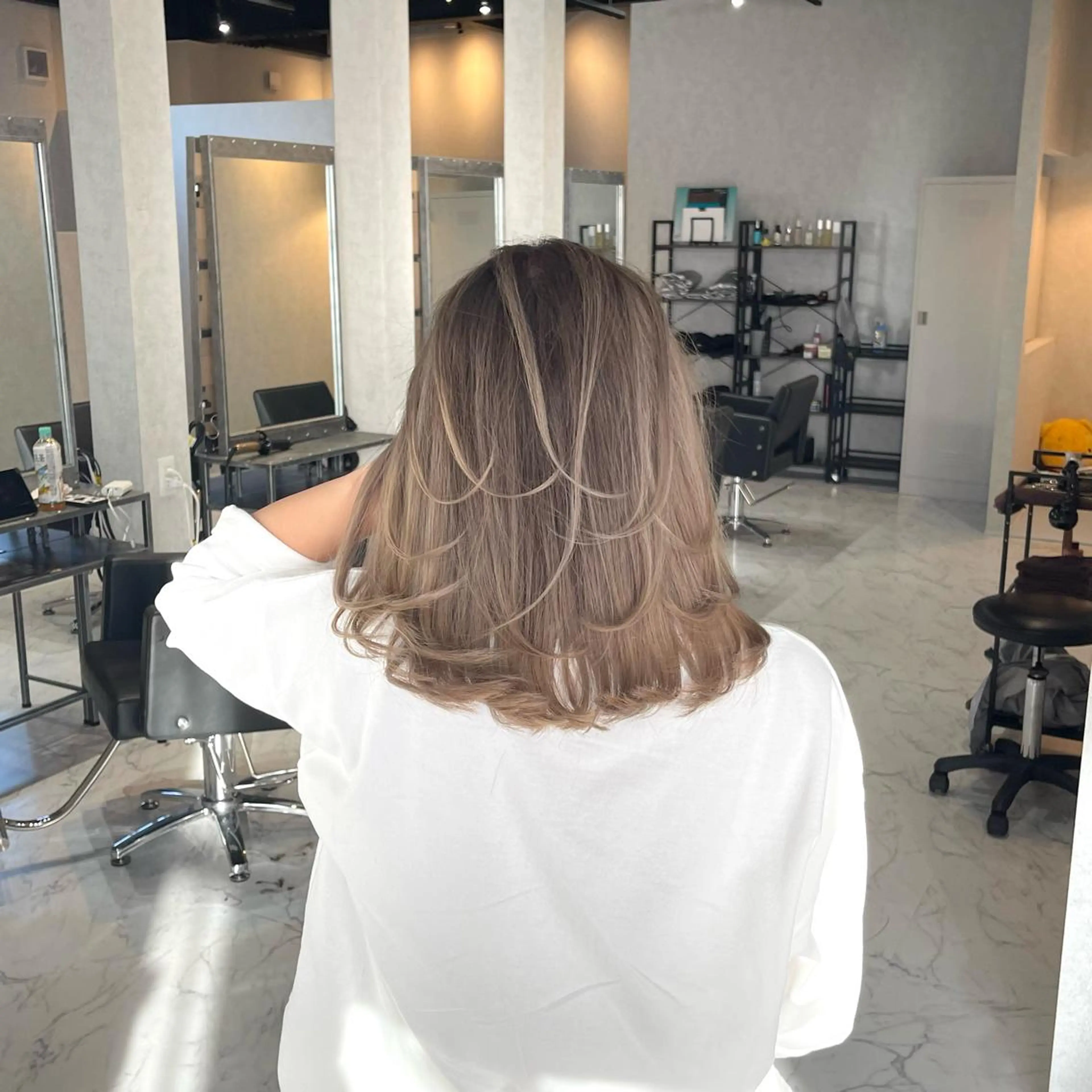 ミディアム カラー ヘアアレンジ バレイヤージュ デザインカラー ハイライトカラー 外国人風カラー ハイライト アンドウ ユウ/ レイヤーカット/韓国のヘアスタイル