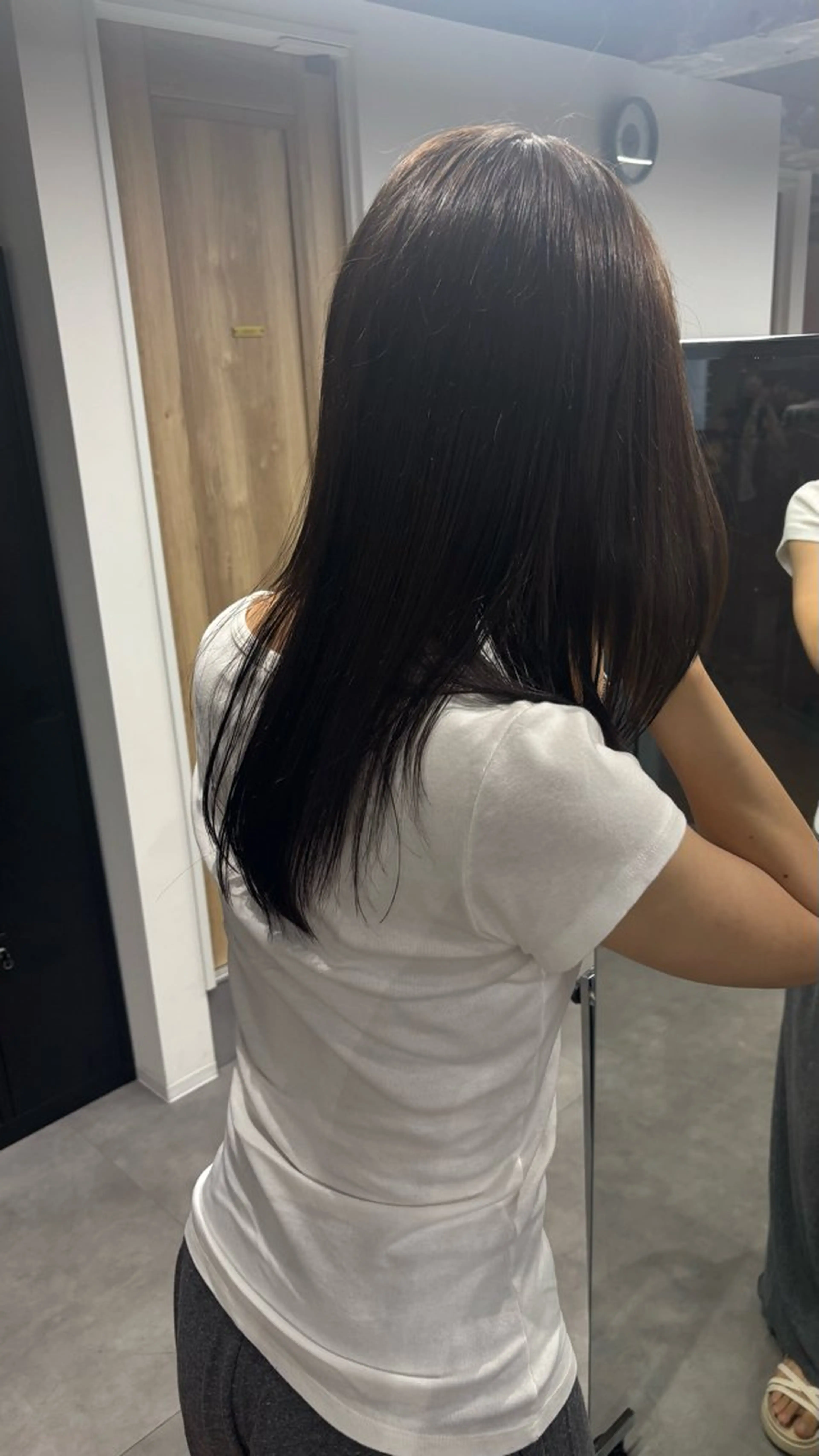 セミロング green上野所属・mai / 透明感カラーのヘアスタイル