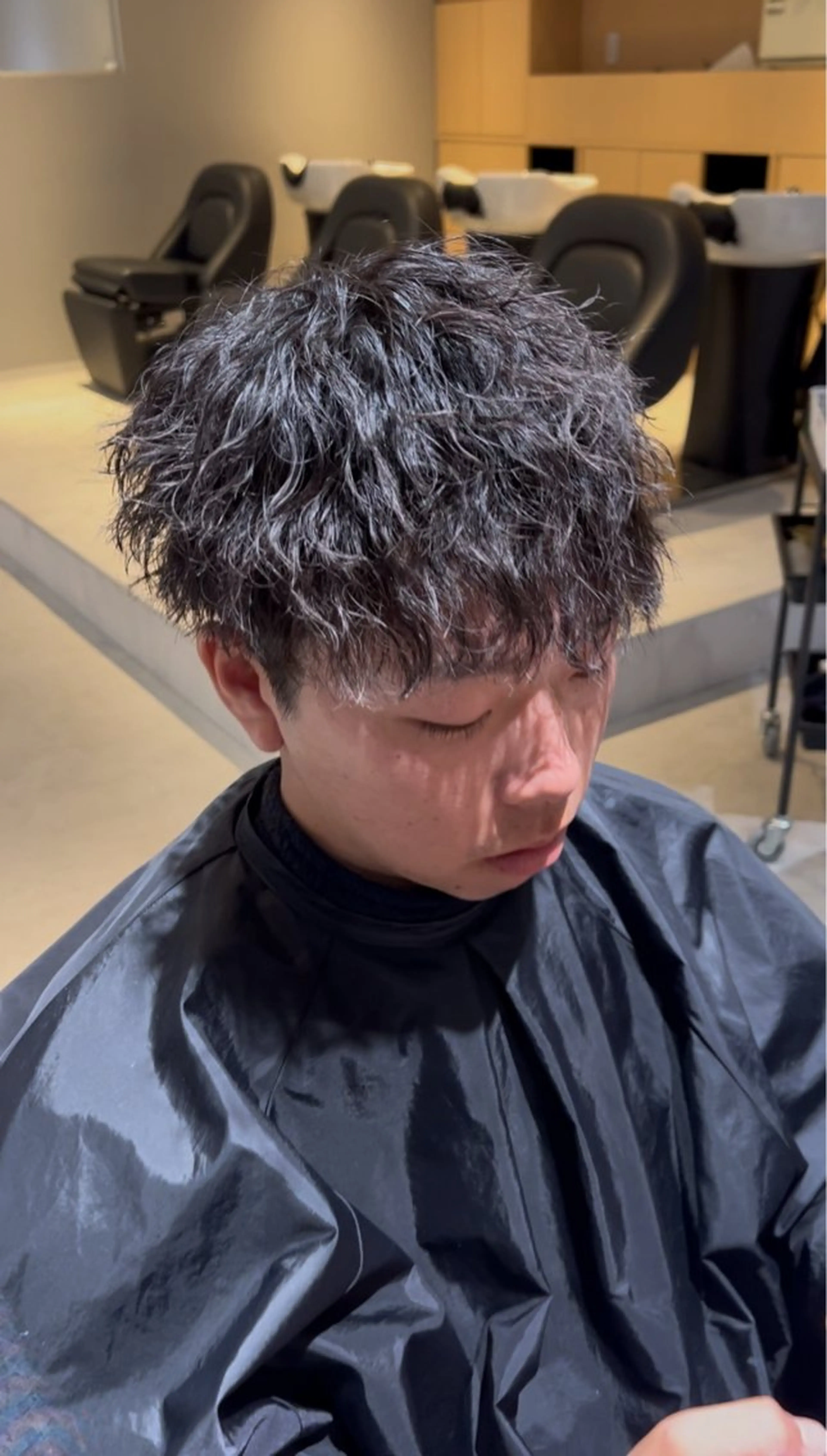ミディアム パーマ メンズ パーマ ナカムラ ツバサのヘアスタイル