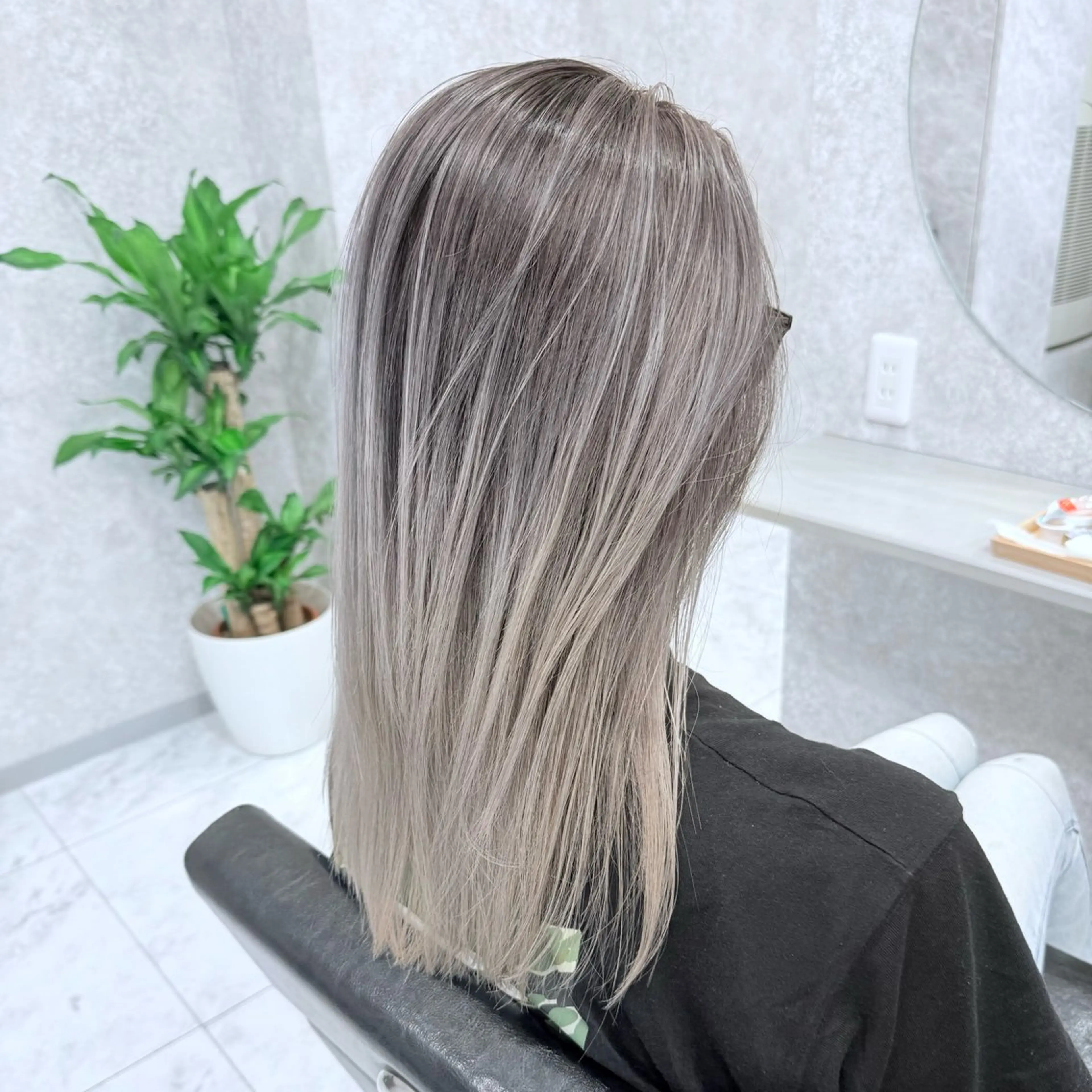 セミロング カラー ヘアカラー 🌈派手髪ハイトーン 🌈鈴木亮太🌈のヘアスタイル