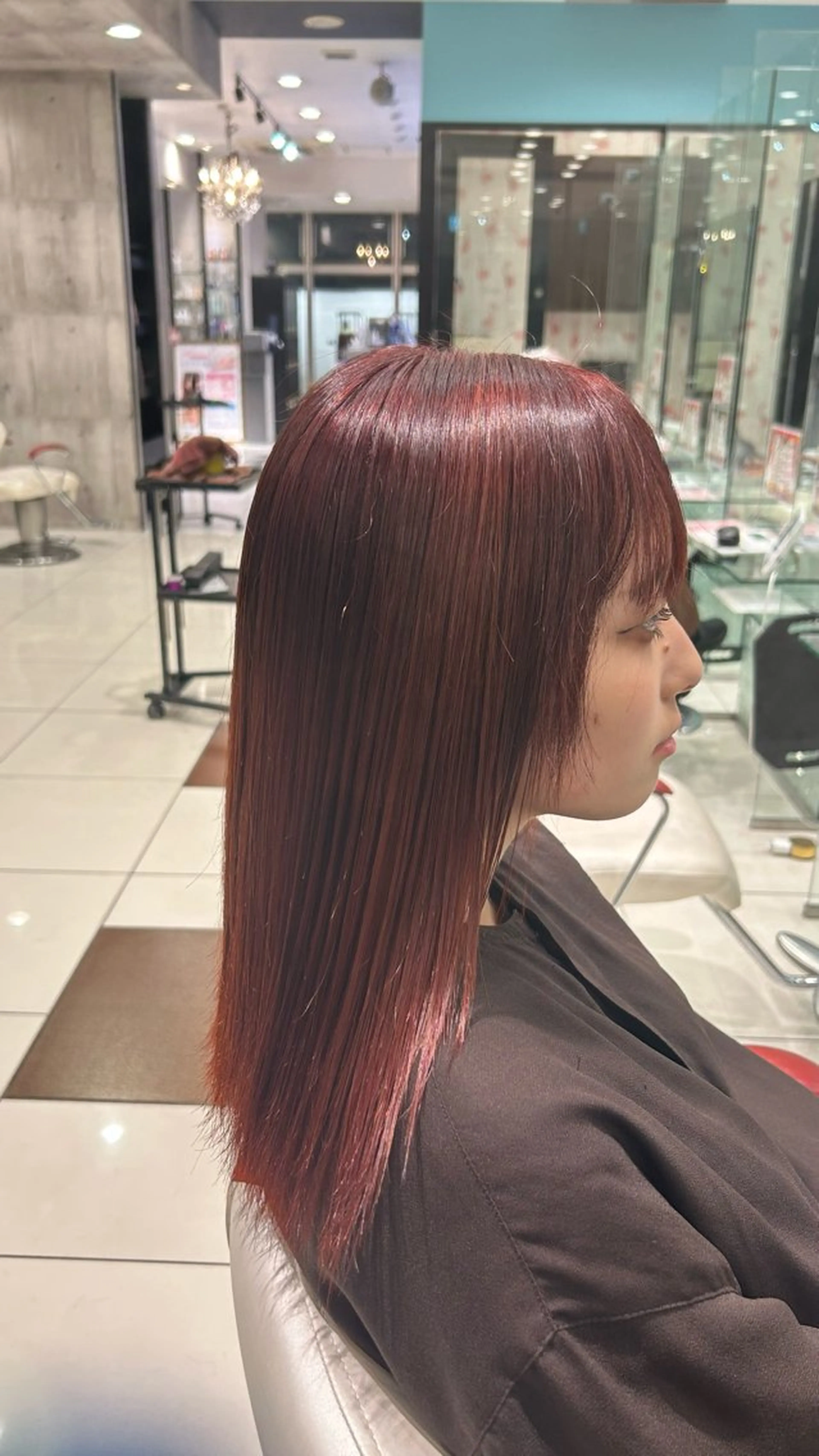 セミロング ハイトーンカラー✨️ Amiのヘアスタイル