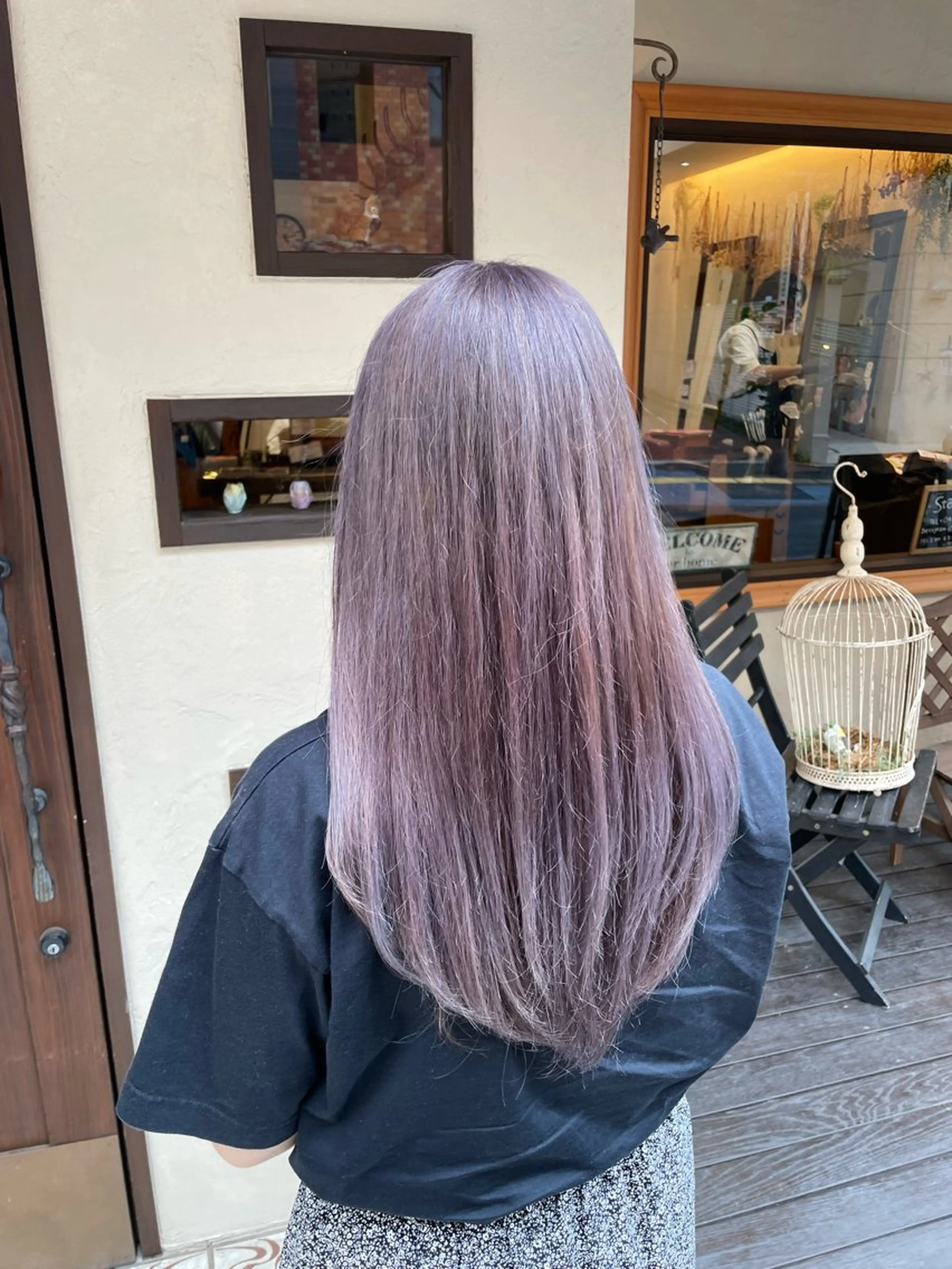 ロング ラベンダーベージュ ヘアカラー 大庭 萌瑚のヘアスタイル