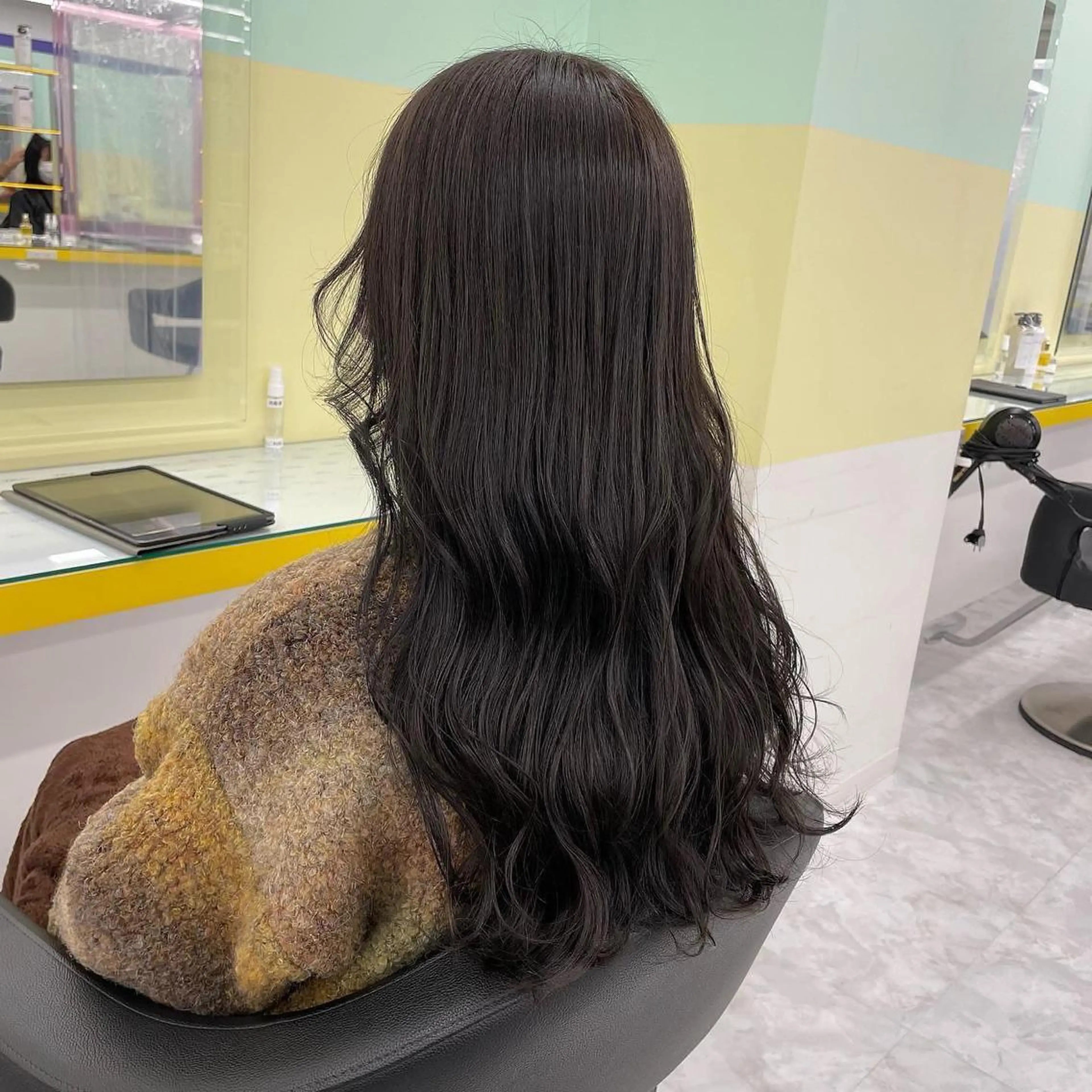 セミロング カラー ヘアアレンジ アイブロウ カット ヘアカラー トリートメント ヘッドスパ ヘアセット 💕透明感暗髪💕 りくのヘアスタイル