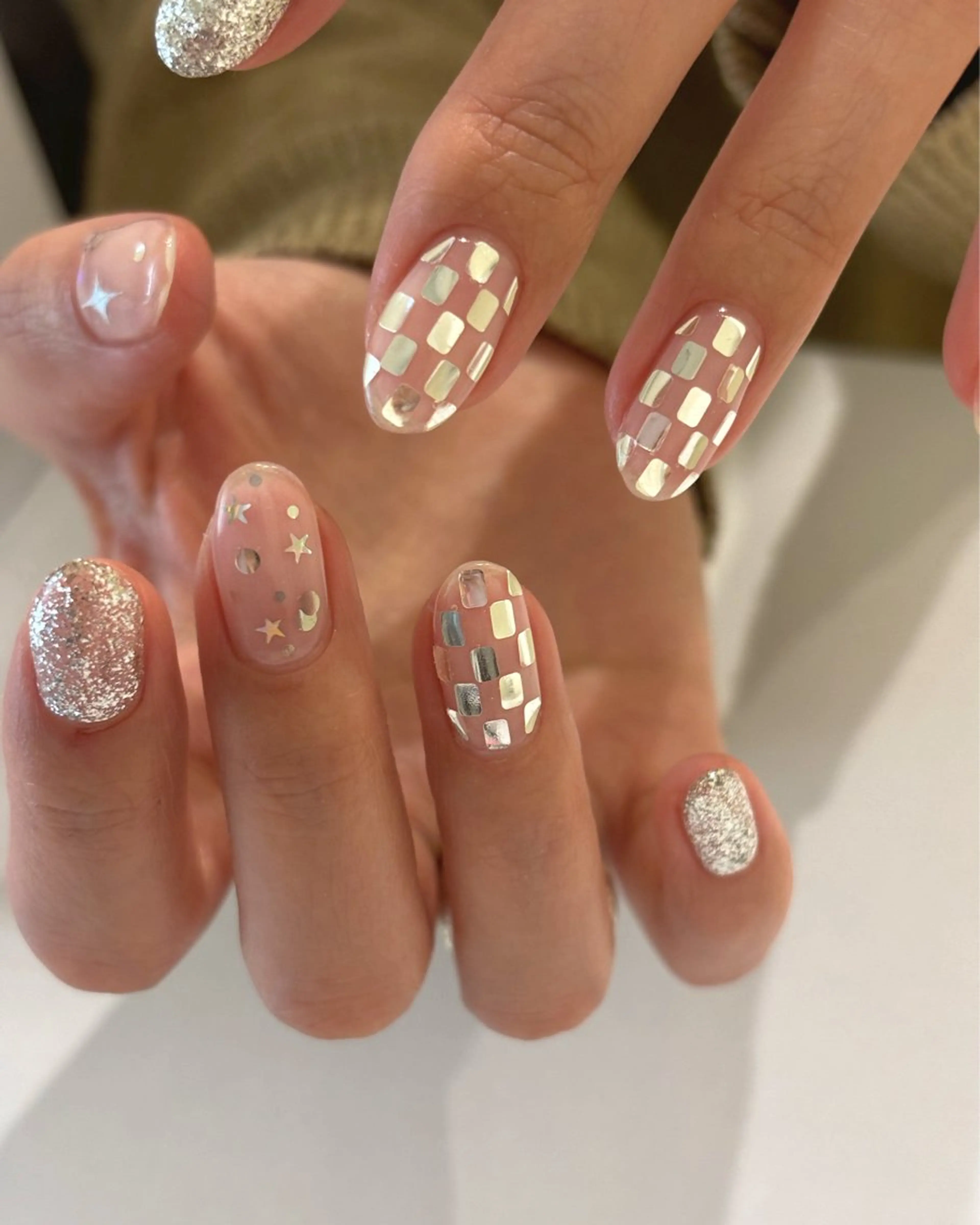 ネイル ホログラムネイル シルバー ハンドネイル Ann. nail.tokyo所属・Ann nailのネイルデザイン