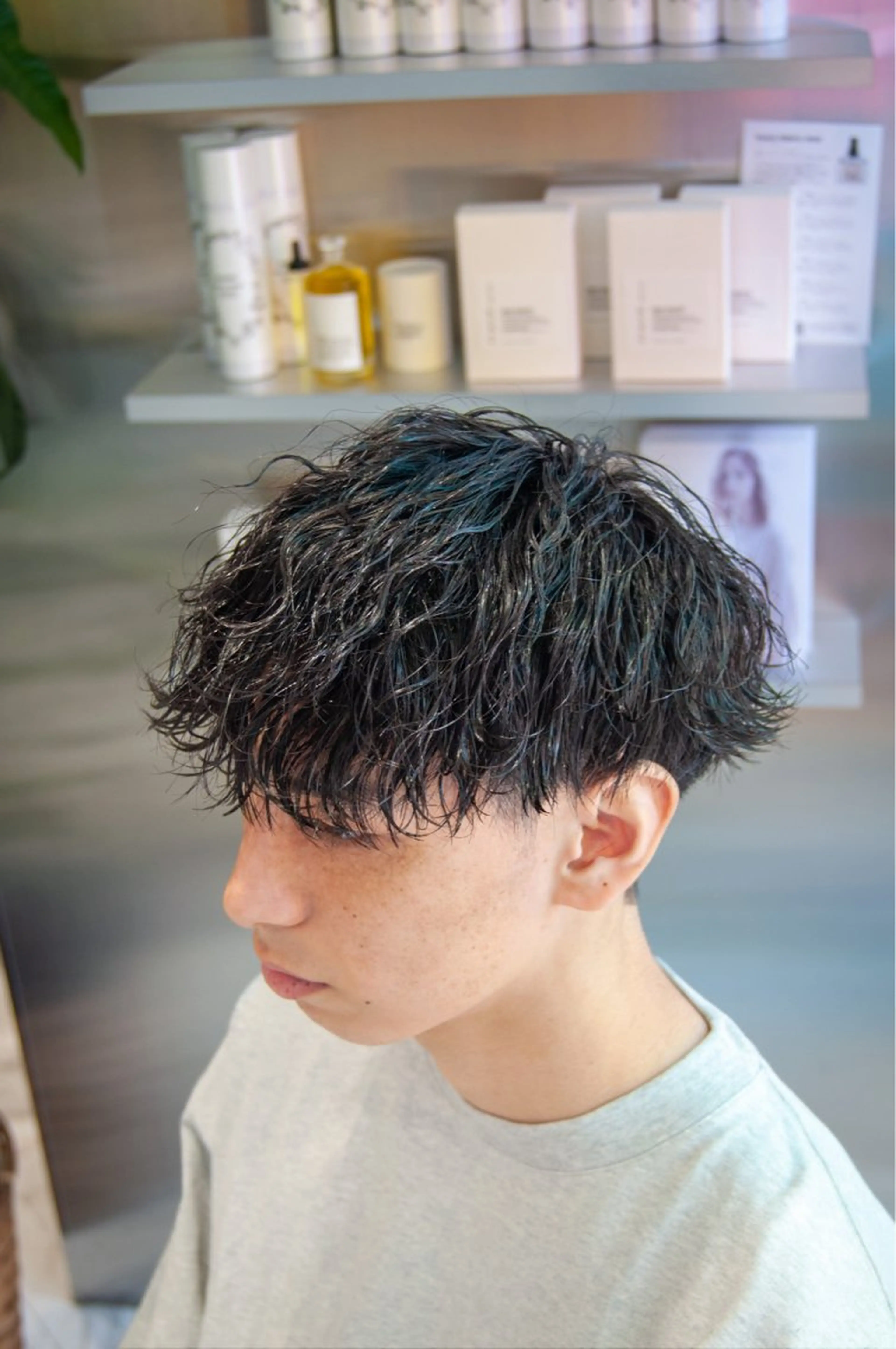 パーマ メンズ メンズパーマ 学生（メンズ向け） 波巻きパーマ 学生 スパイラルパーマ カット パーマ シャドウパーマ/ スパイキーショートのヘアスタイル