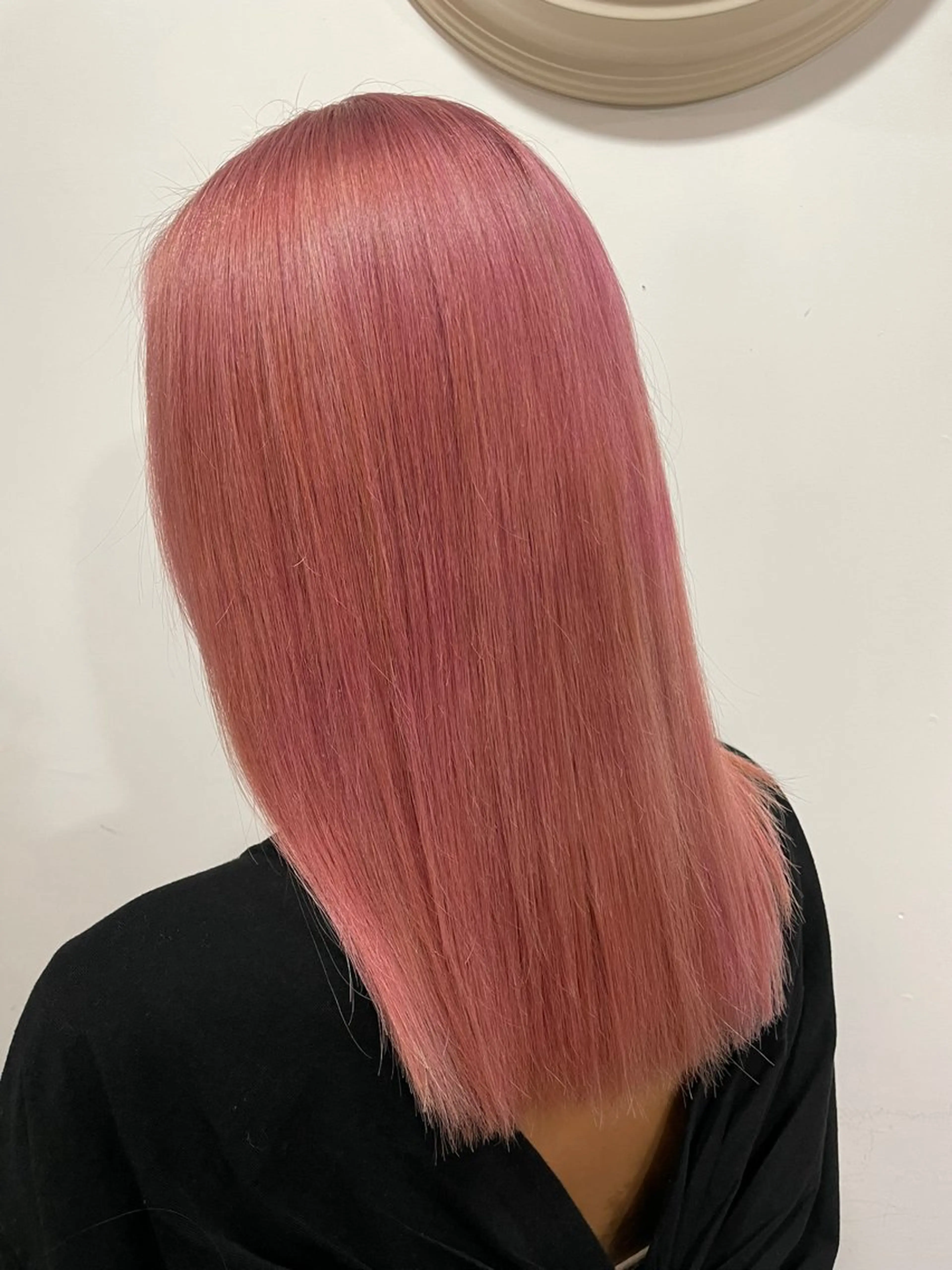 セミロング YUUKI/艶カラー レイヤーカットのヘアスタイル