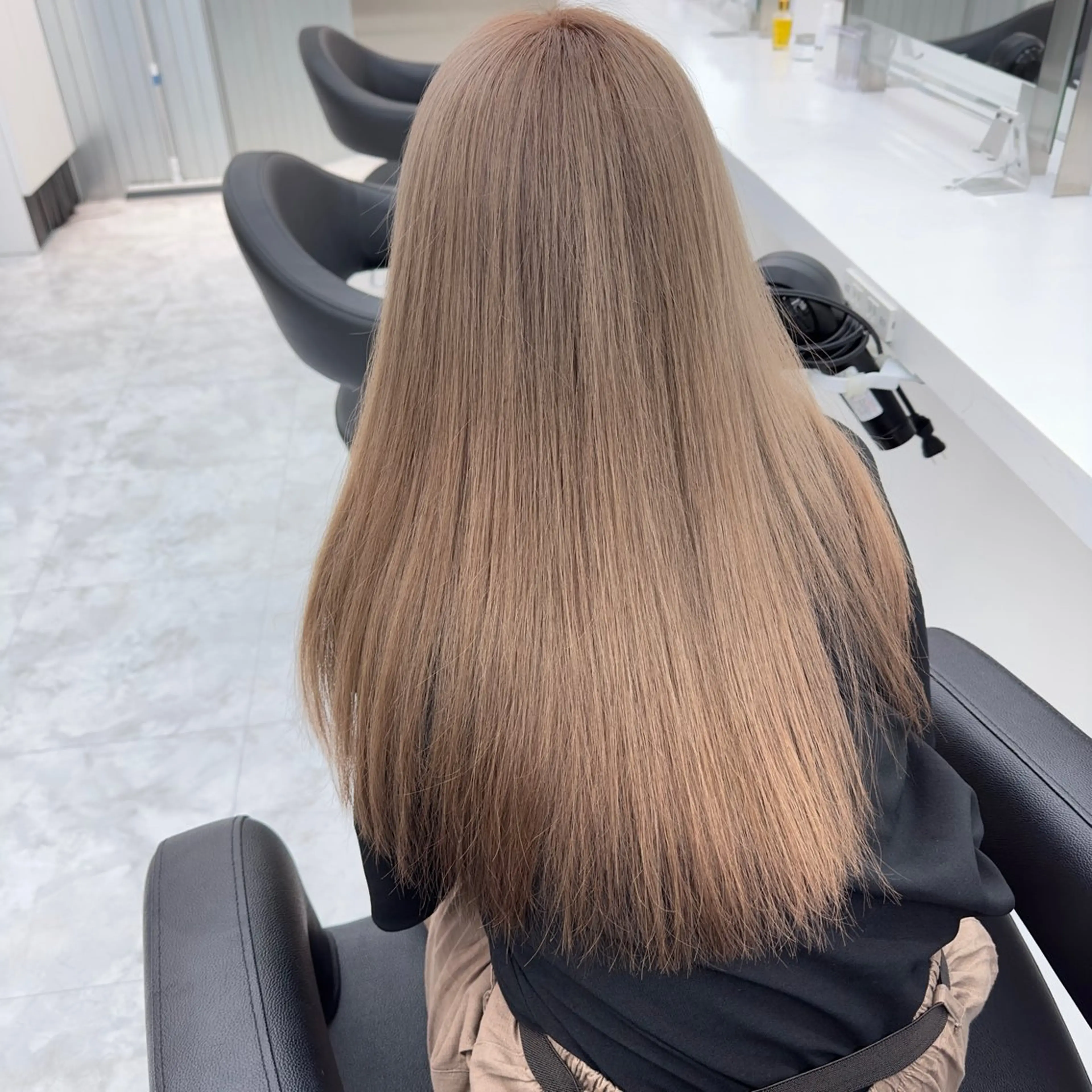 ロング カラー ヘアアレンジ 艶髪ハイトーン🫧 Kurehaのヘアスタイル