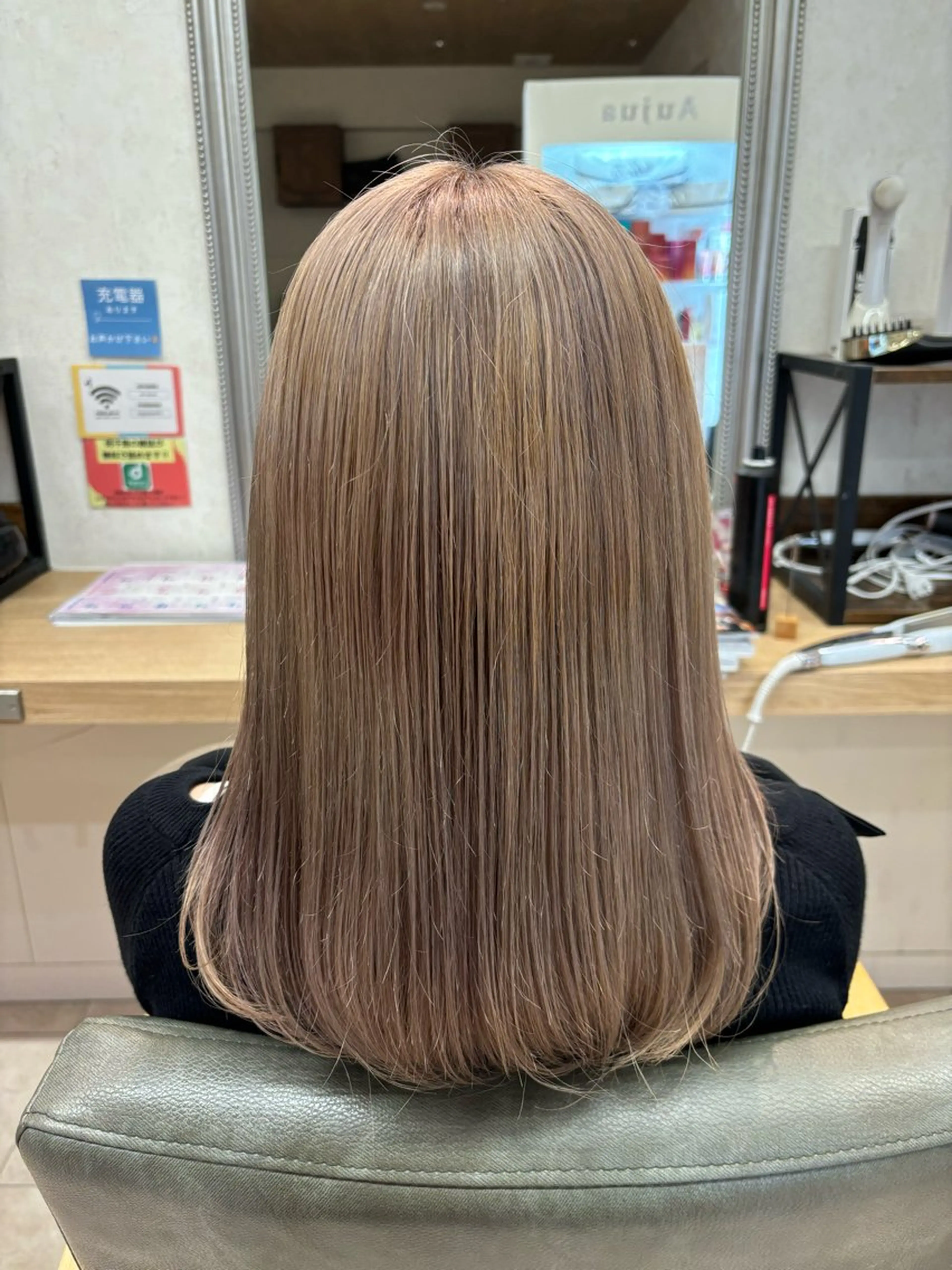 セミロング カラー ブリーチ しほ/バンド特化🎸 /ミルクティー🍼のヘアスタイル