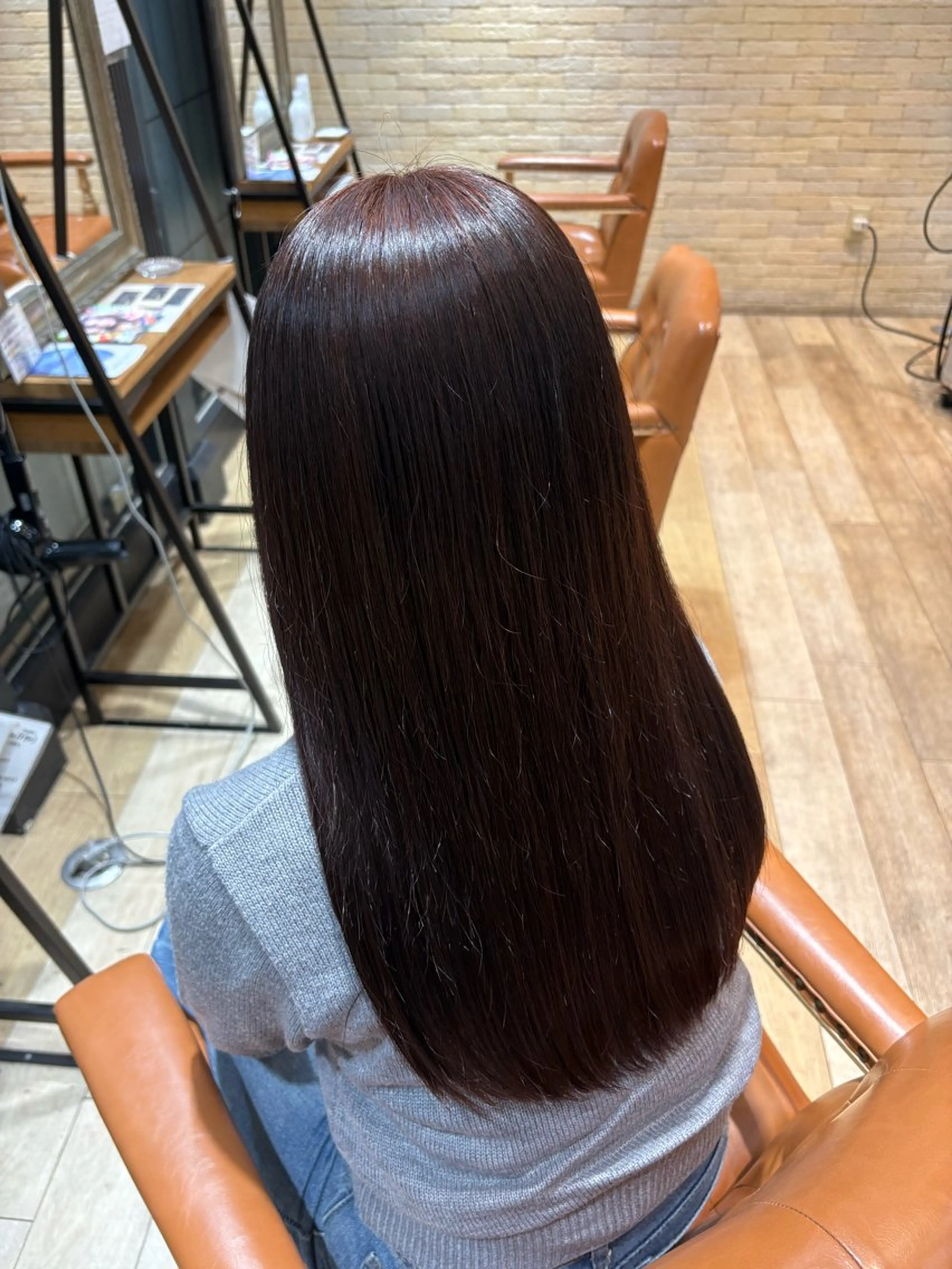 カラー ヘアカラー トリートメント しおり🍬 KOKORO🤍のヘアスタイル