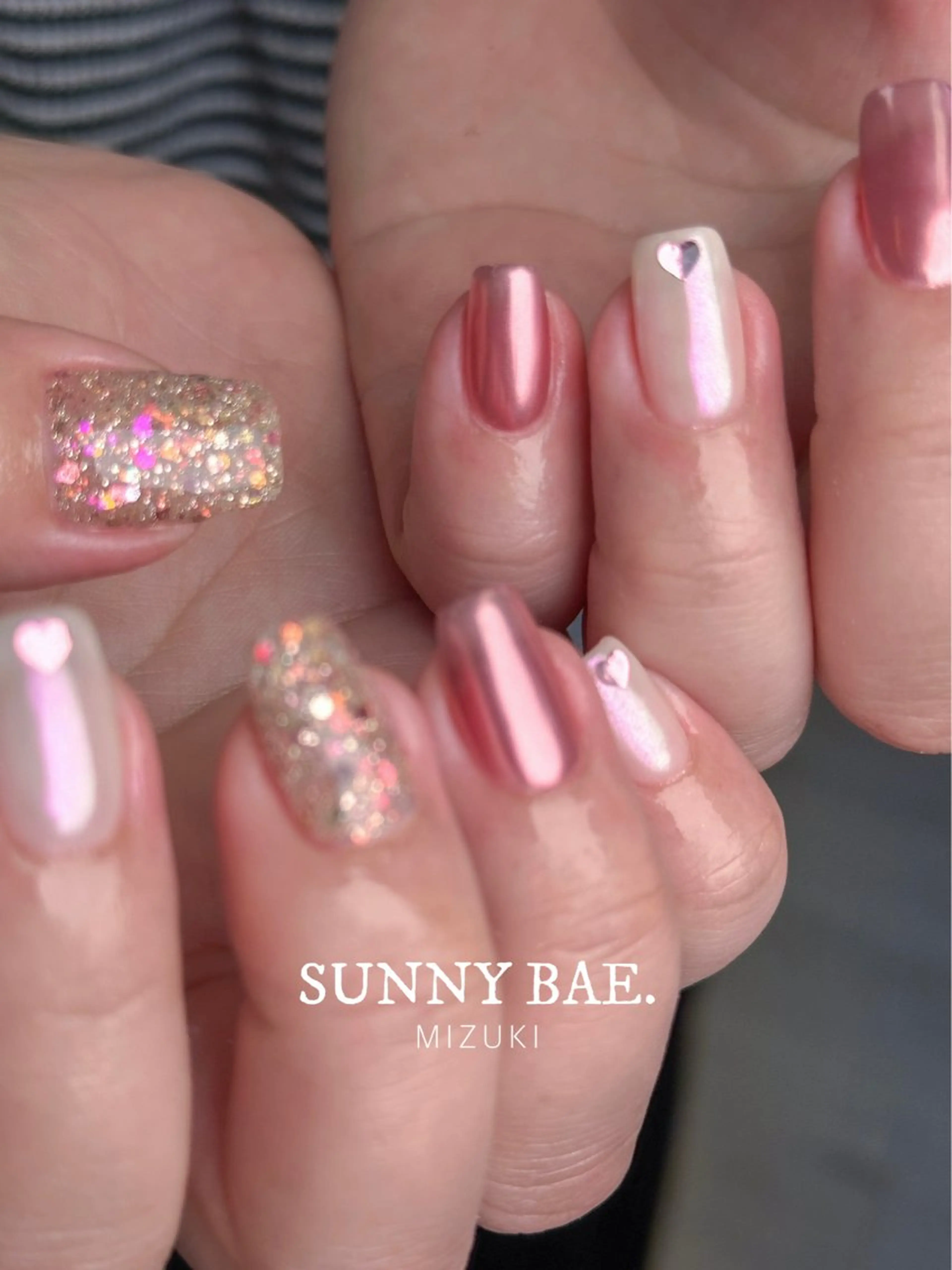 ネイル オーロラネイル ハート ラメ(グリッター) ミラーネイル ピンク ハンドネイル SUNNY BAE. 🌼MIZUKIのネイルデザイン