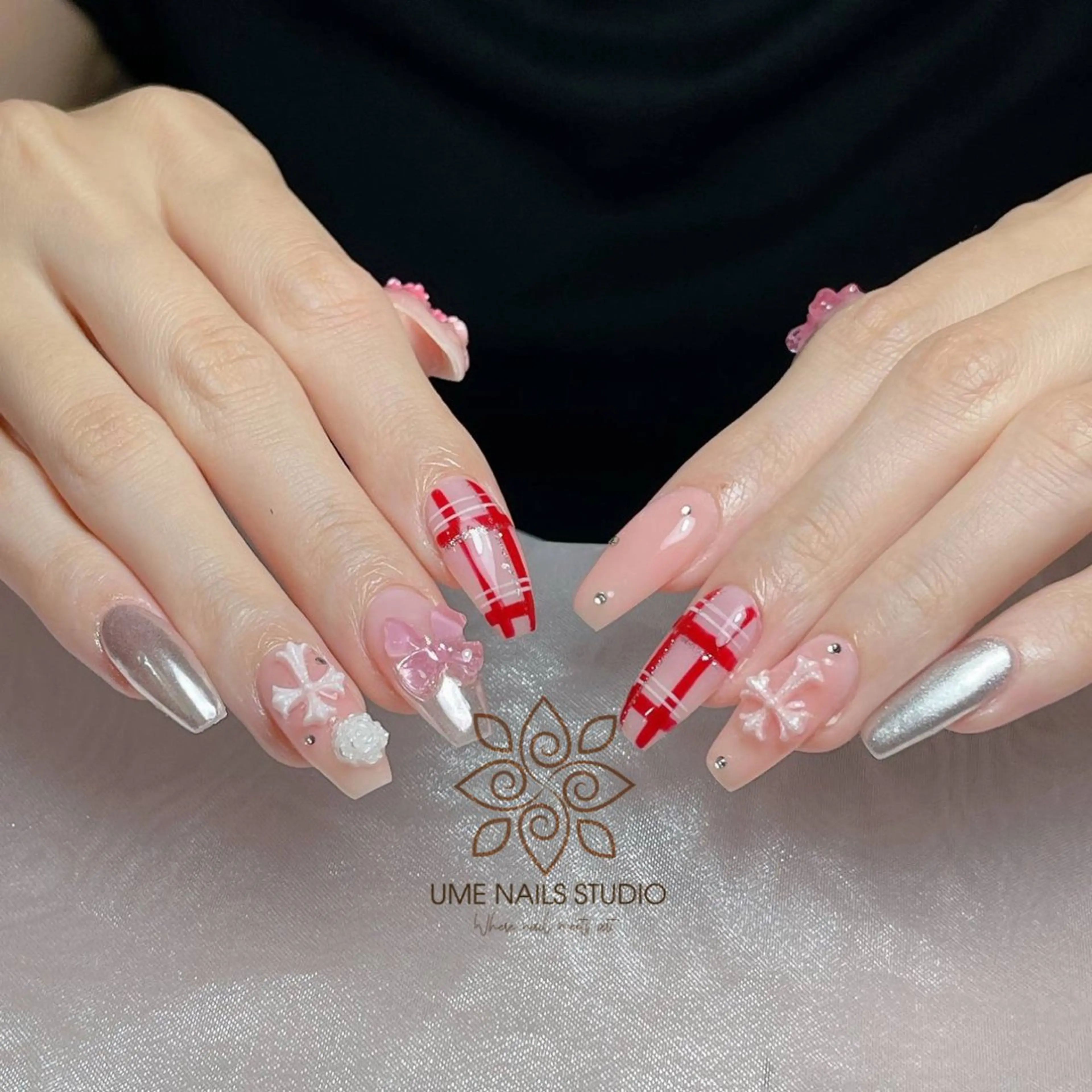ネイル チークネイル クリアネイル ガーリー キラキラネイル 韓国ネイル ハンドネイル Ume Nail Studioのネイルデザイン