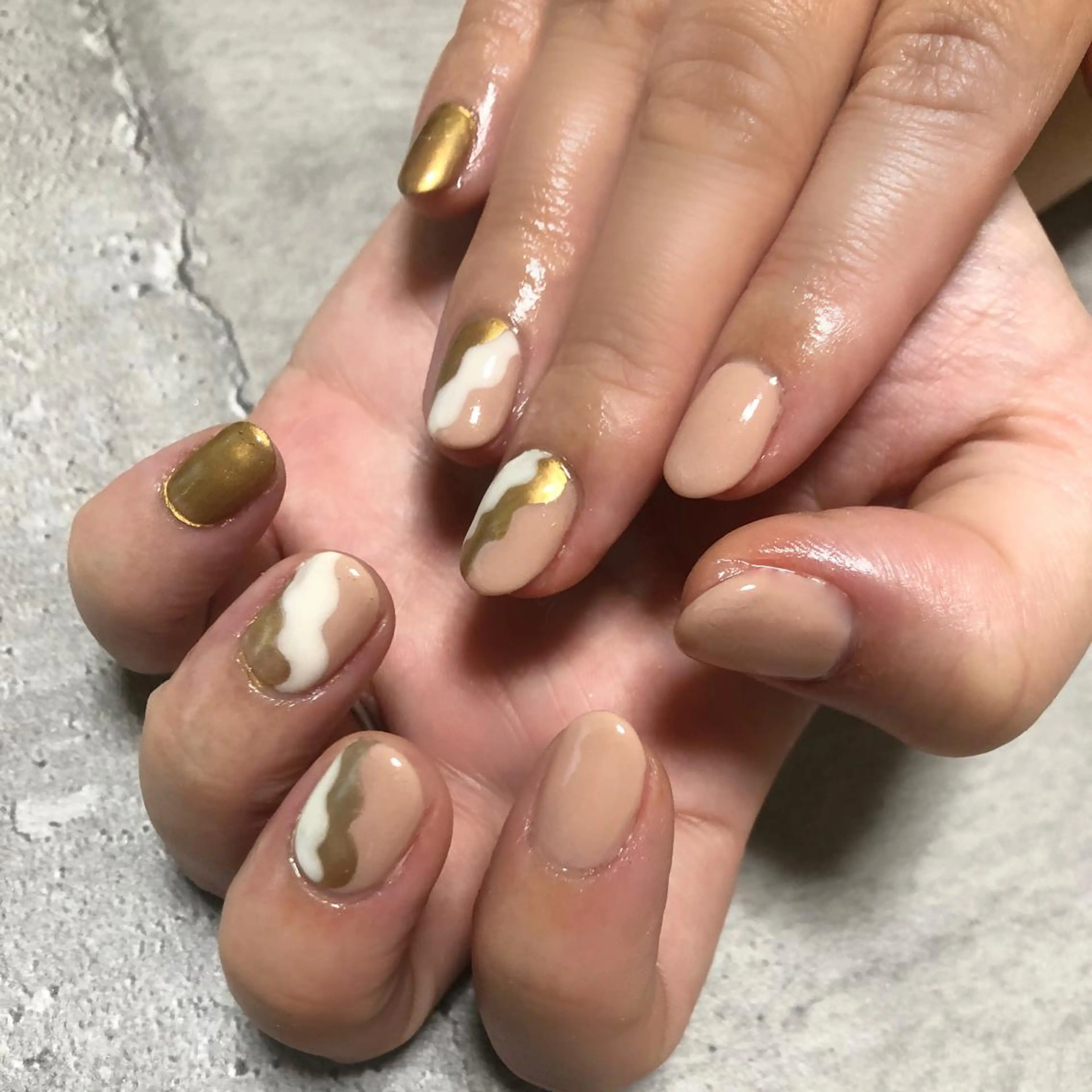 ネイル ジェルネイル ゴールド ハンドネイル casita（カシータ）所属・thrush nailsのネイルデザイン