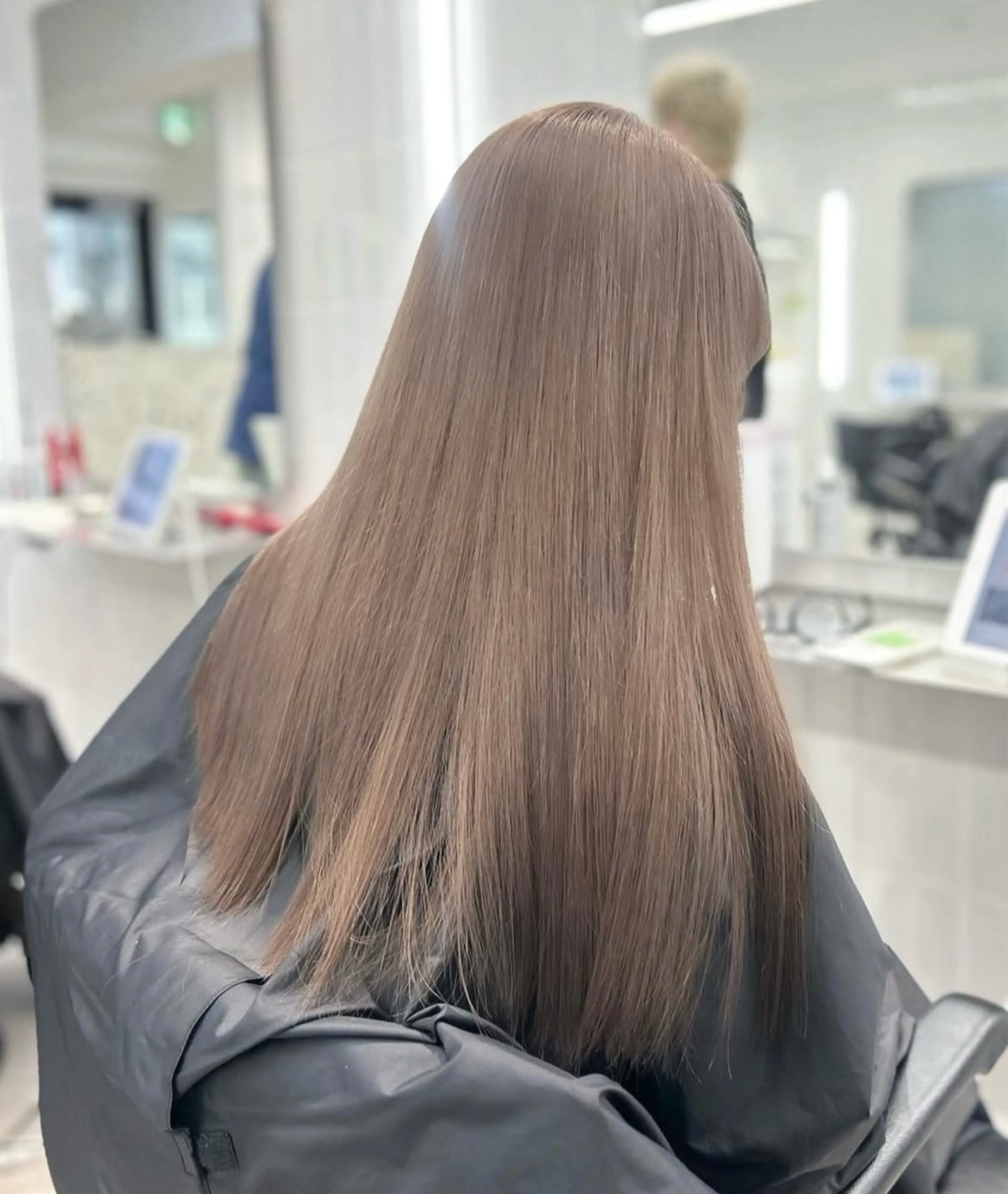ロング カラー ベージュカラー ブリーチ ブラウンカラー グレージュ ミルクティーベージュ ヘアカラー 🌊海外ハイライト リタッチ/縮毛矯正のヘアスタイル