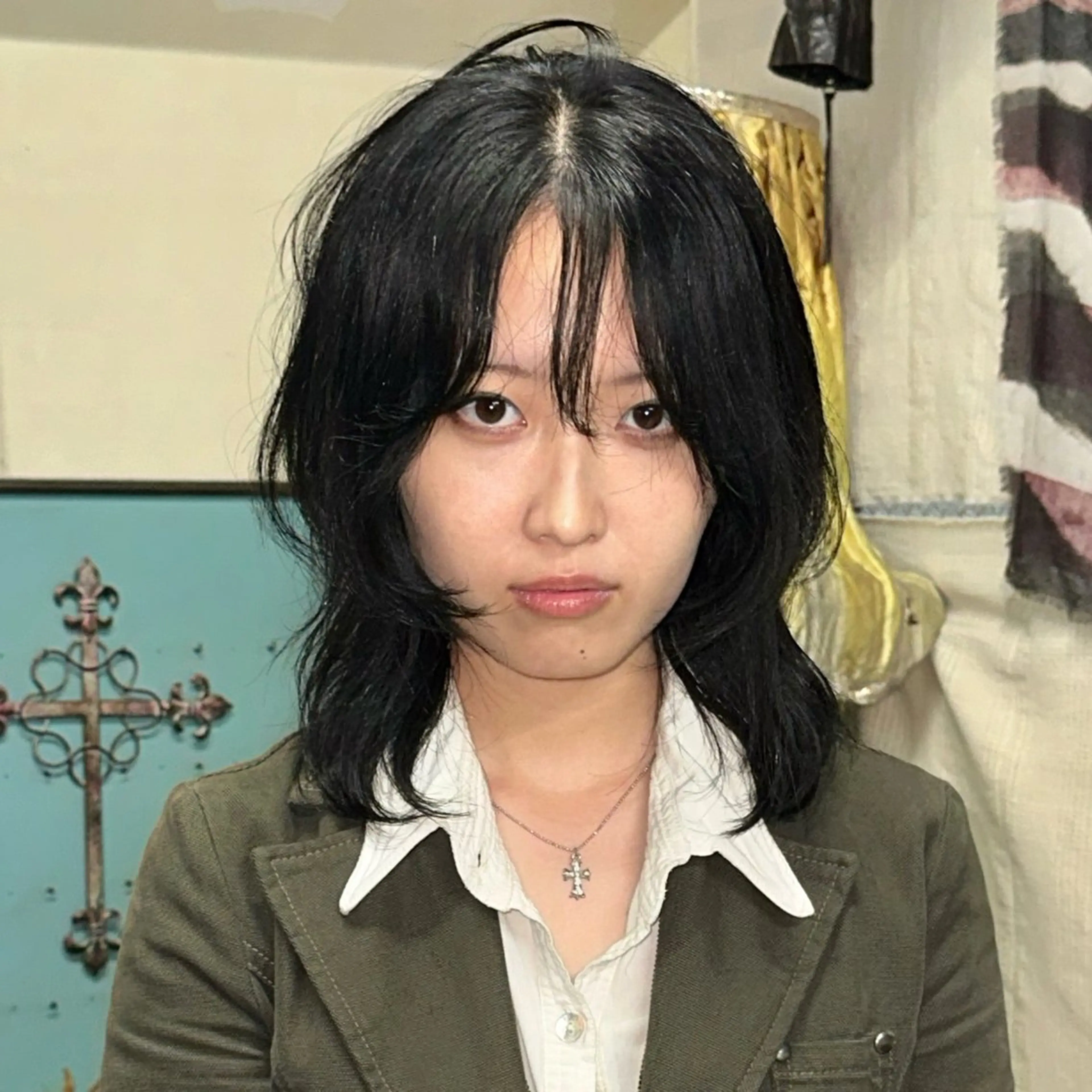 ミディアム カラー 黒髪 ブルーカラー ブルーブラック ハッシュカット カット ヘアカラー トリートメント マエダルイ🌐 韓国ヘア🌐博多のヘアスタイル