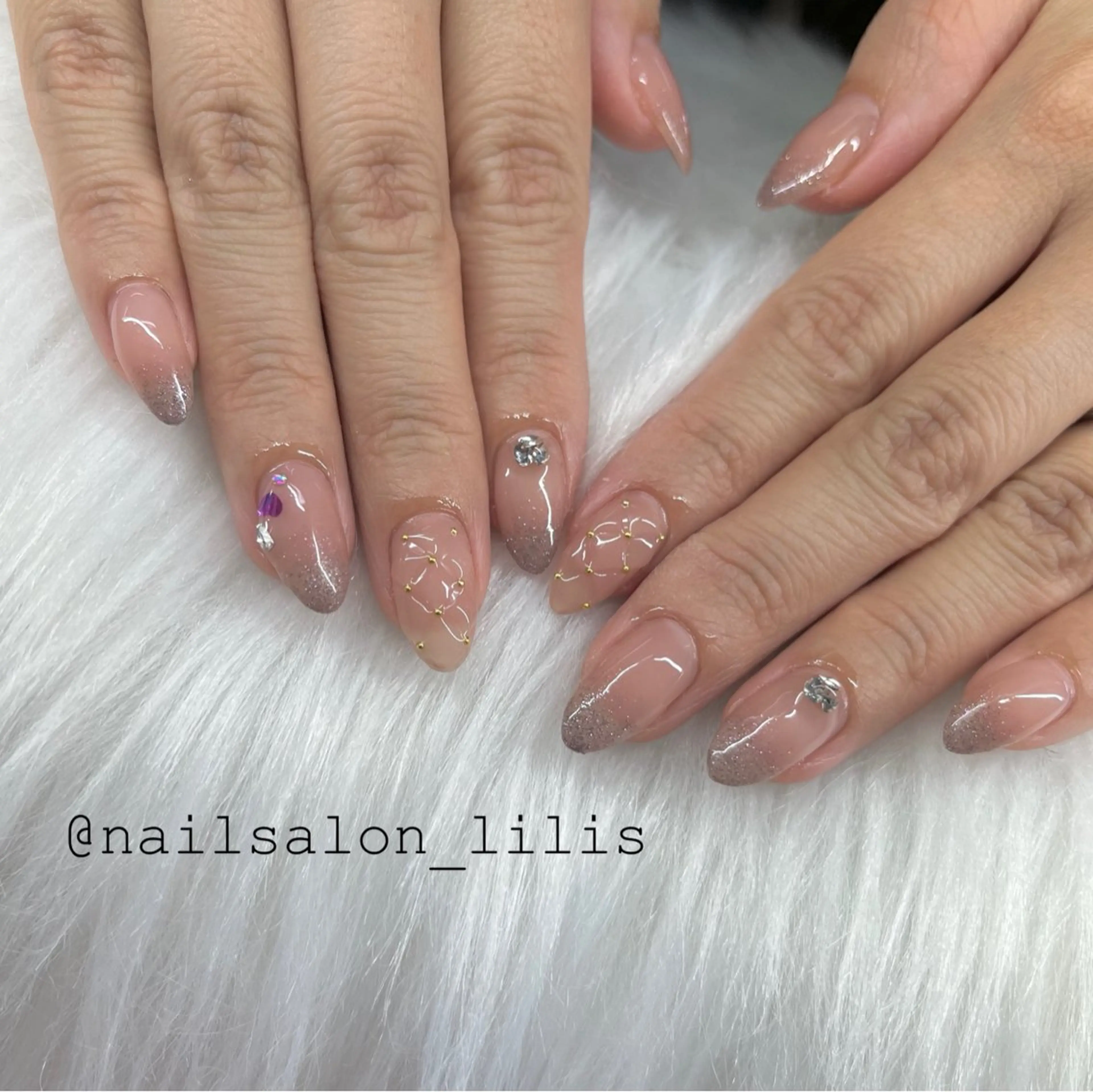 ネイル アートネイル フラッシュネイル グラデーション ラメ(グリッター) nailsalon lilis所属・nailsalon Lilisのネイルデザイン