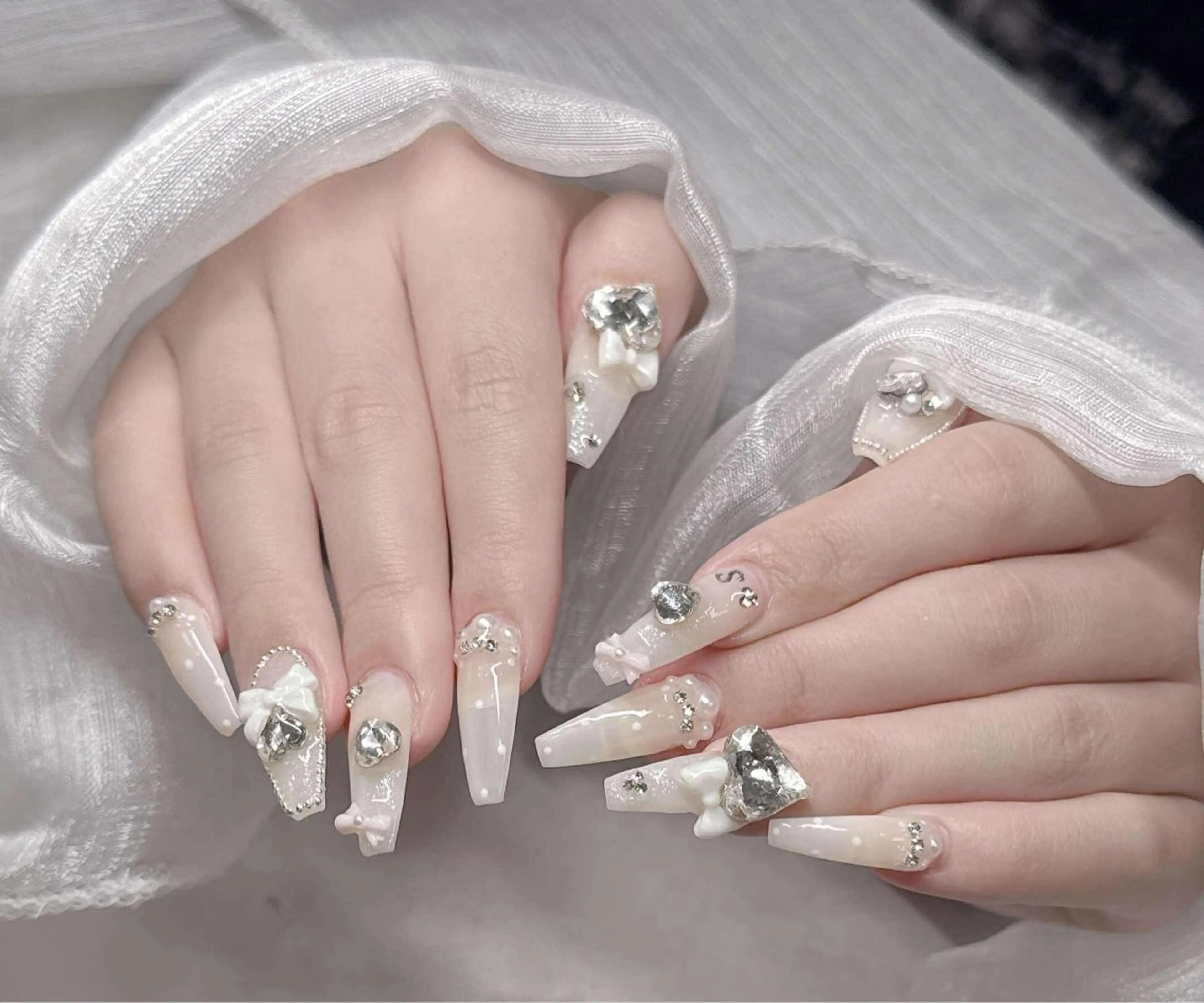 ネイル 長さ出し グラデーション 卒業式 キラキラネイル マグネットネイル ハンドネイル Lee Nailsのネイルデザイン