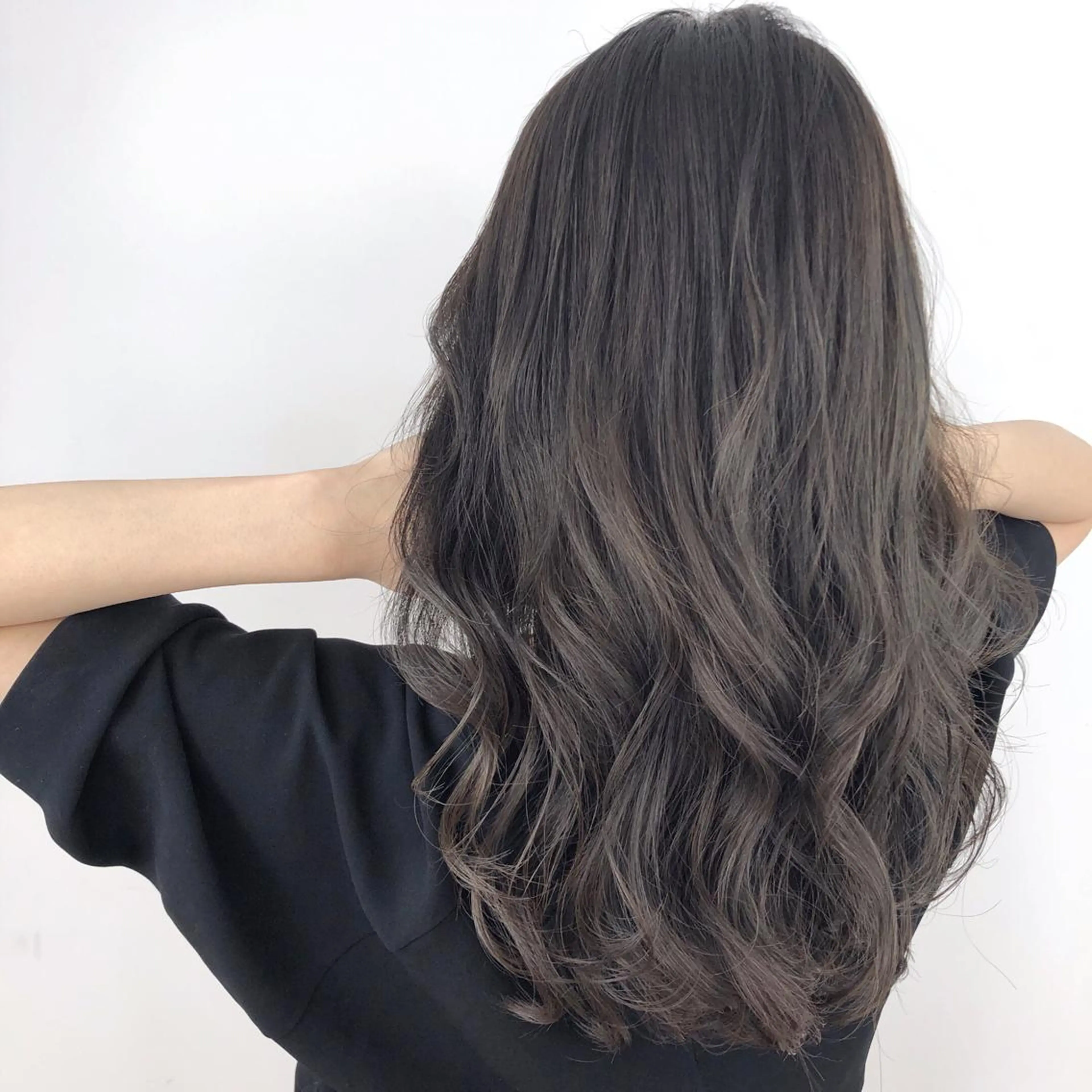 セミロング カラー ヘアアレンジ AHNKISM AHNKISMのヘアスタイル