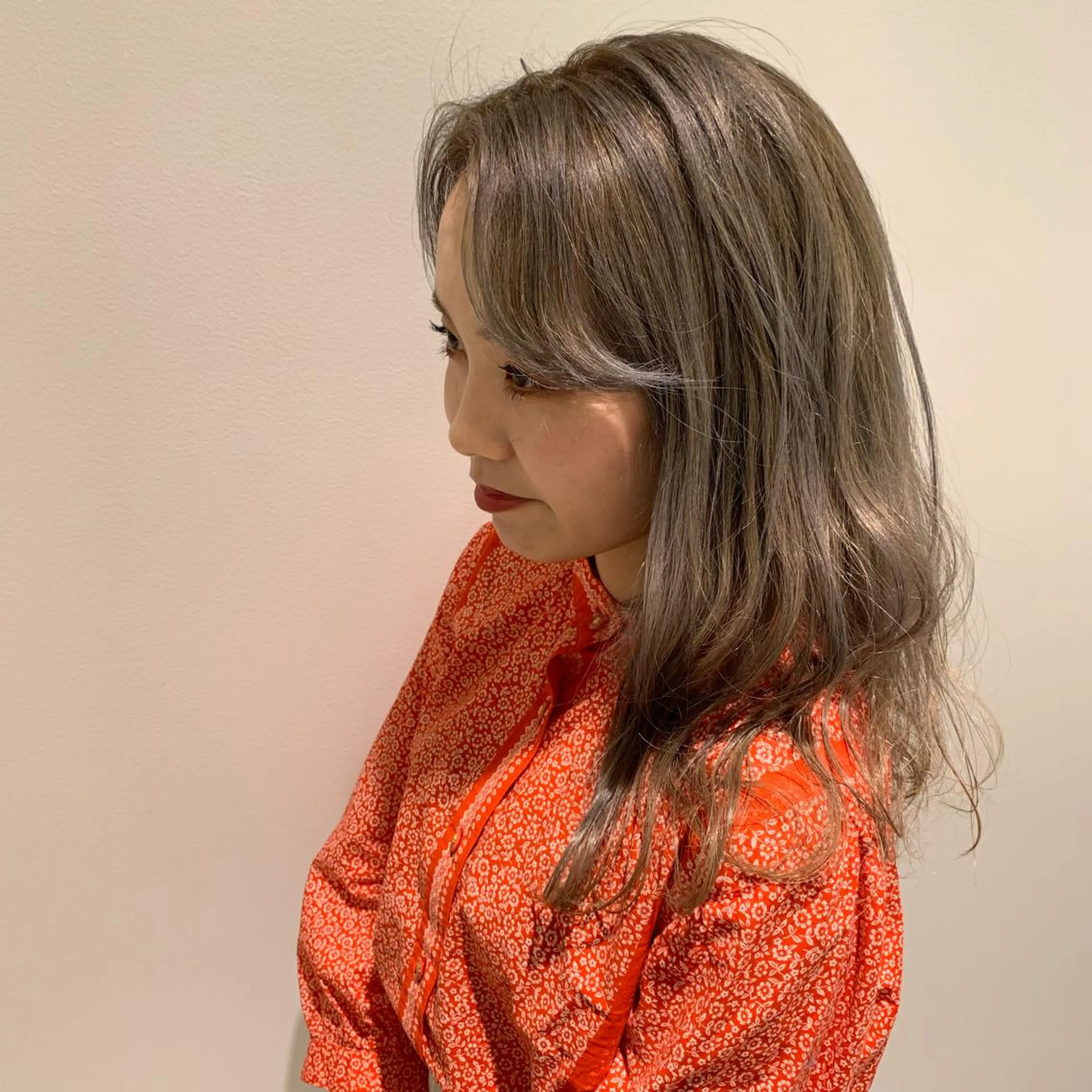 ロング カラー ベージュカラー ミルクティーベージュ MASHU所属・鳥越 一希のヘアスタイル