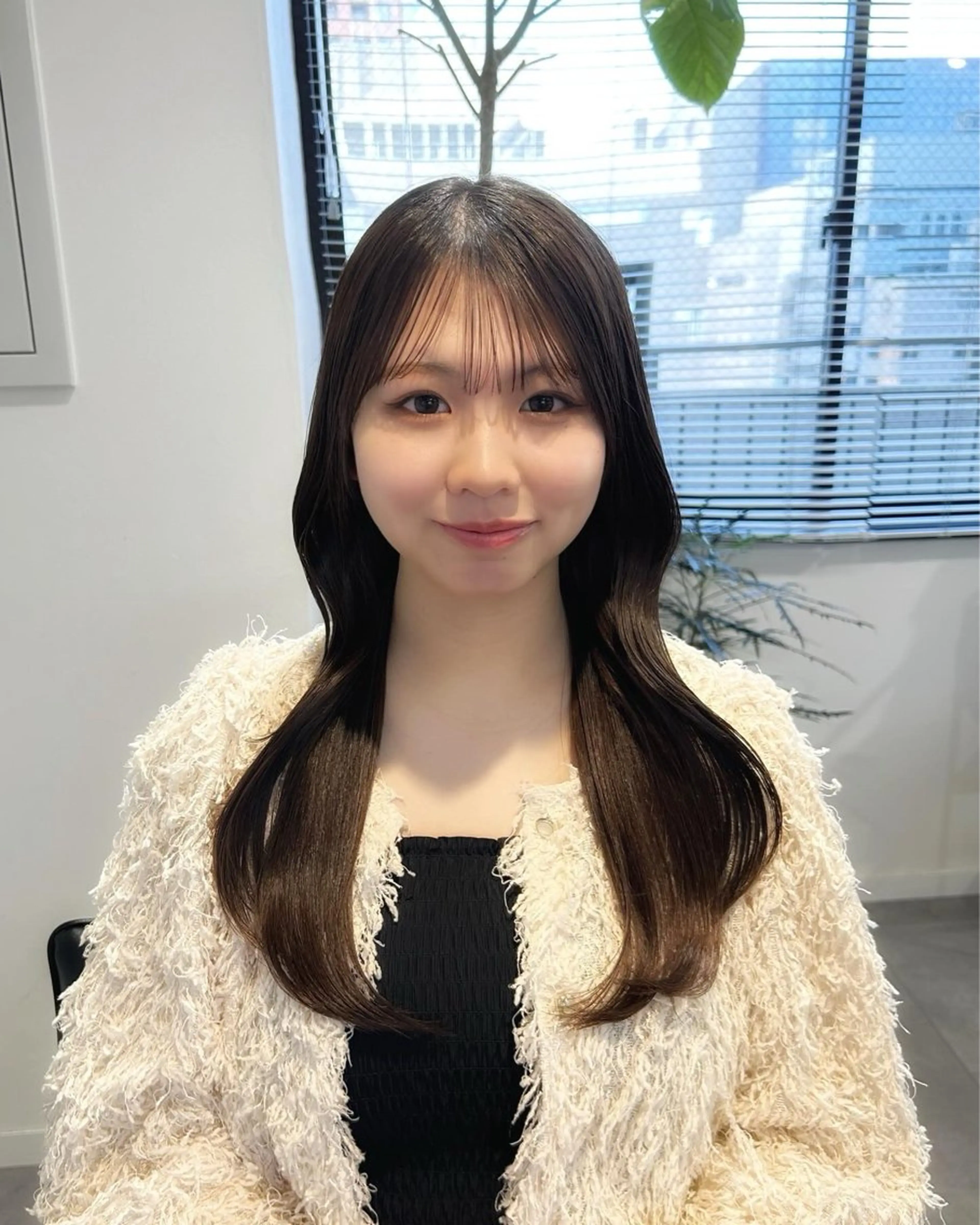 セミロング カラー グレージュ くびれヘア レイヤーカット ❤️ショートカット ・顔周りカット❤️のヘアスタイル