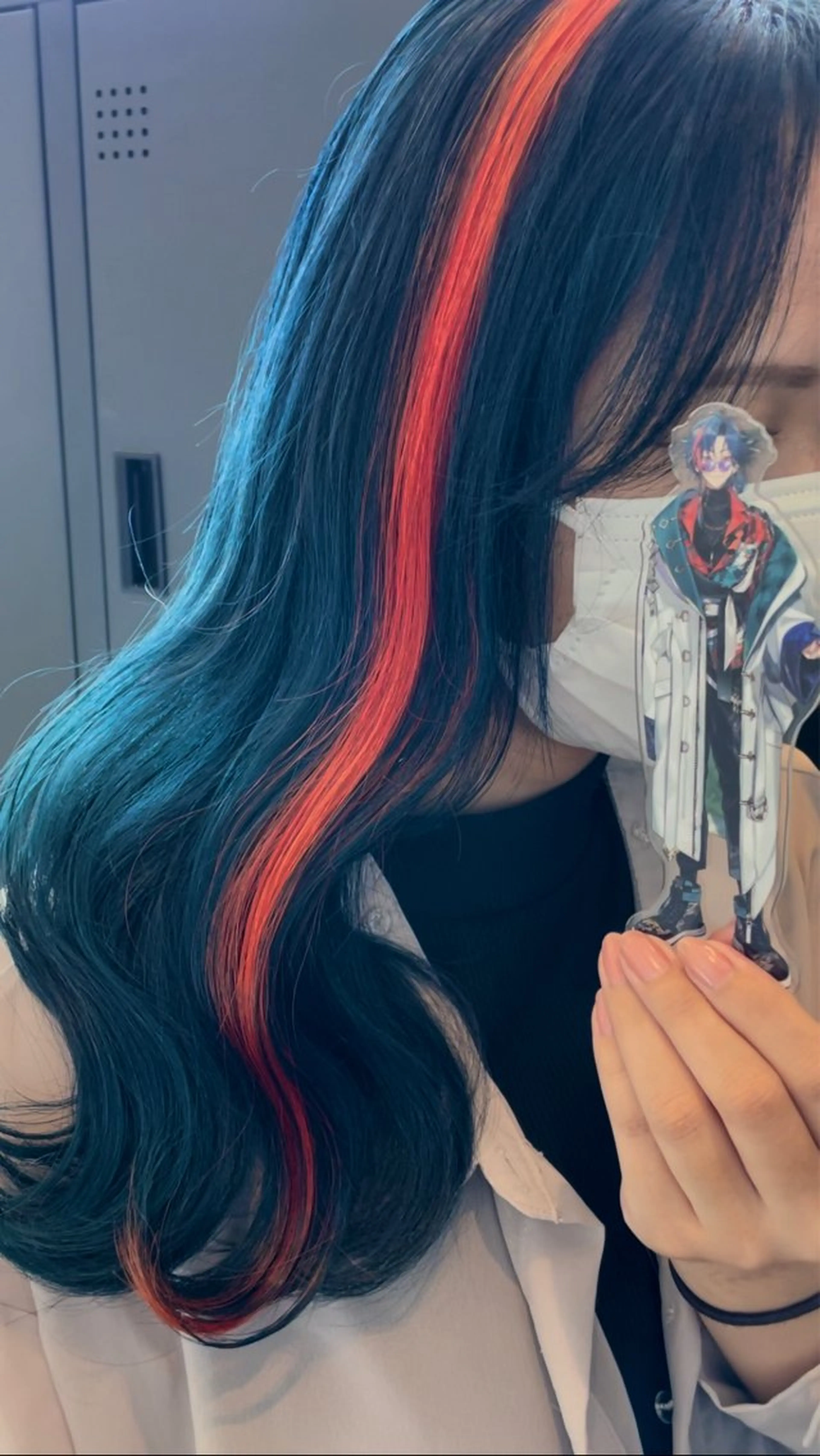 ロング カラー ブリーチ ケアブリーチ ネイビーカラー ヘアカラー トリートメント インナーカラー/推し ウルフ/アニメカラーのヘアスタイル