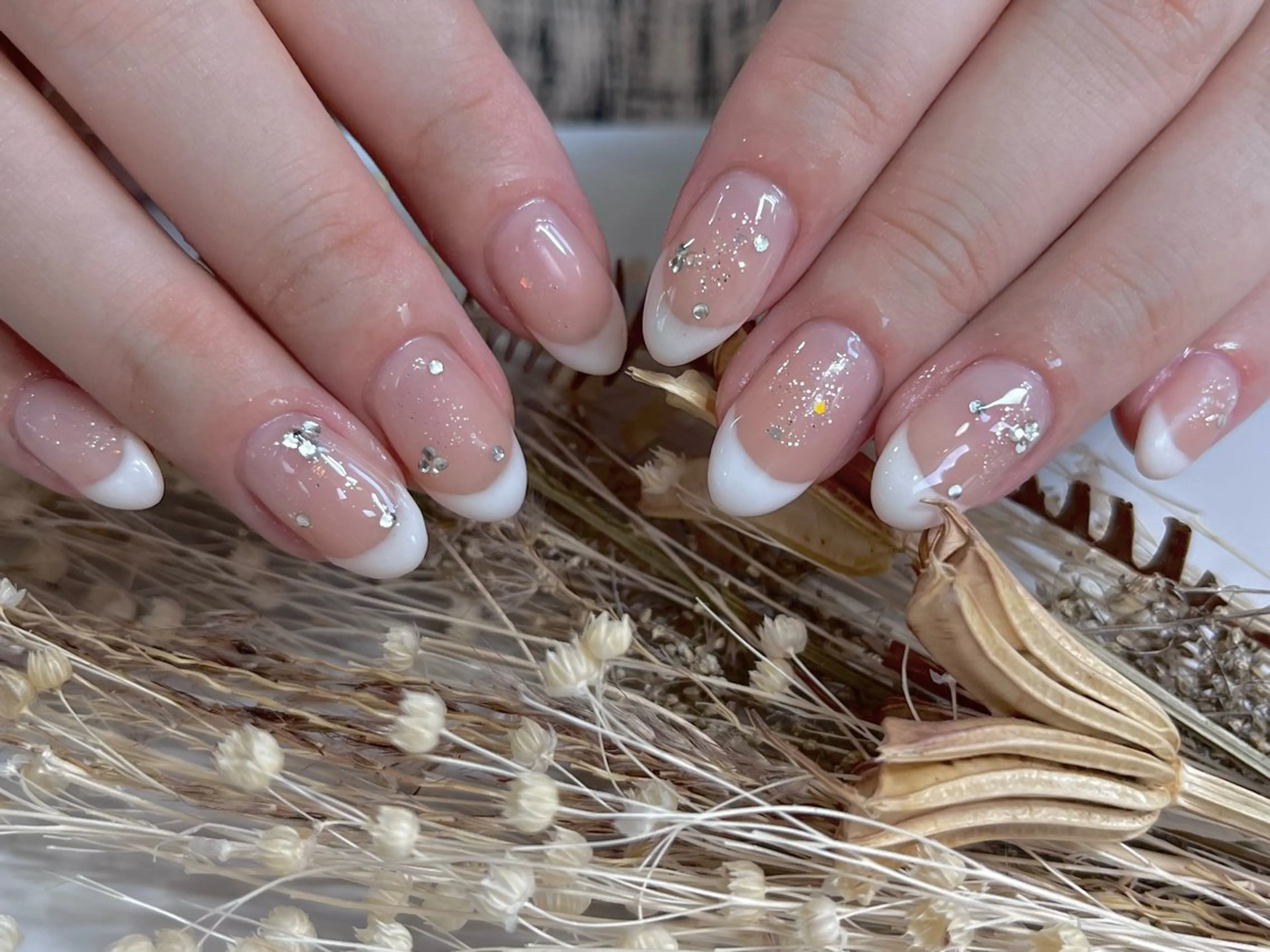 ネイル フレンチネイル キラキラネイル Queen nail所属・QUEEN ＮＡＩＬのネイルデザイン