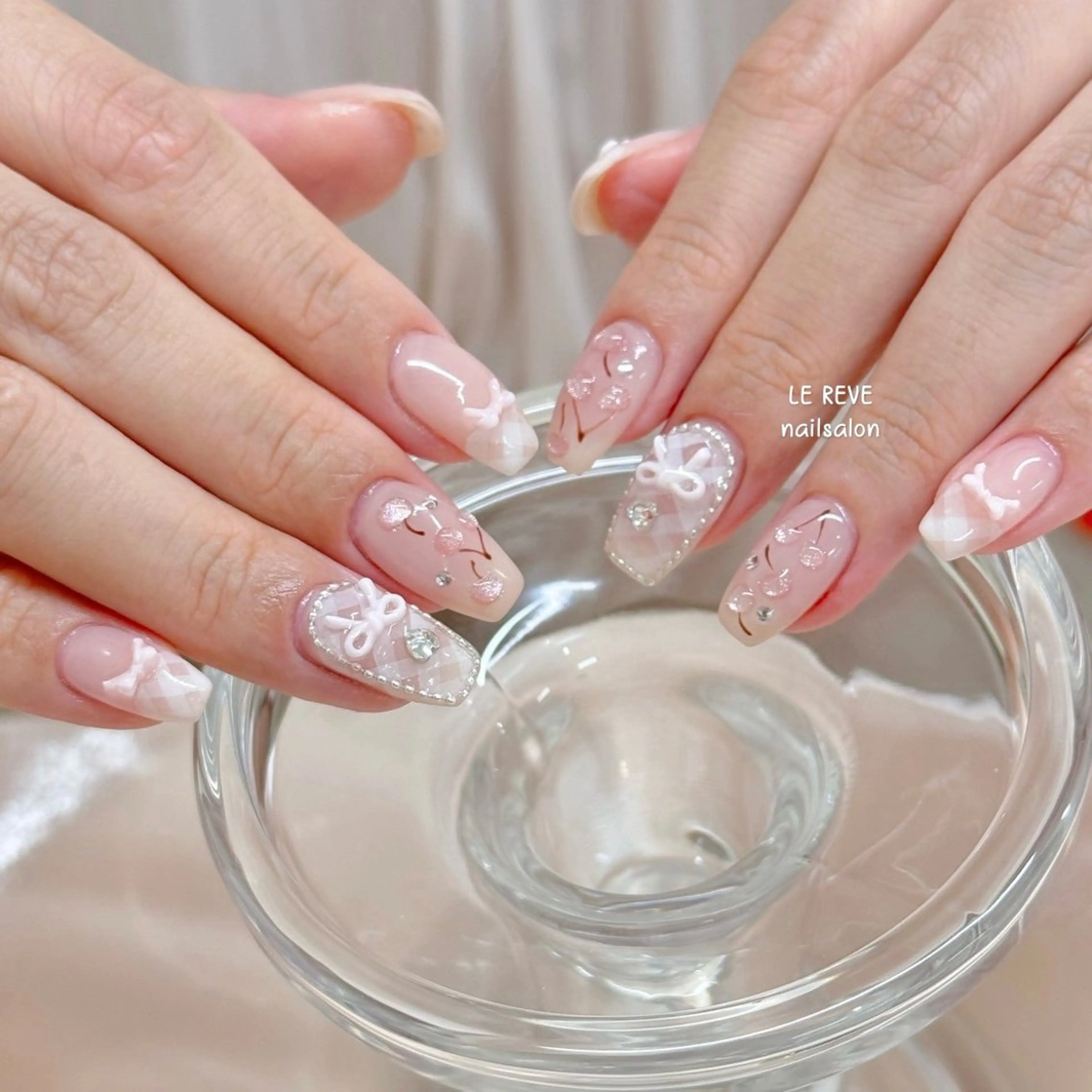 ネイル 韓国ネイル ニュアンスネイル シンプルネイル 夏ネイル ワンホンネイル ハンドネイル LE REVE nailsalonのネイルデザイン