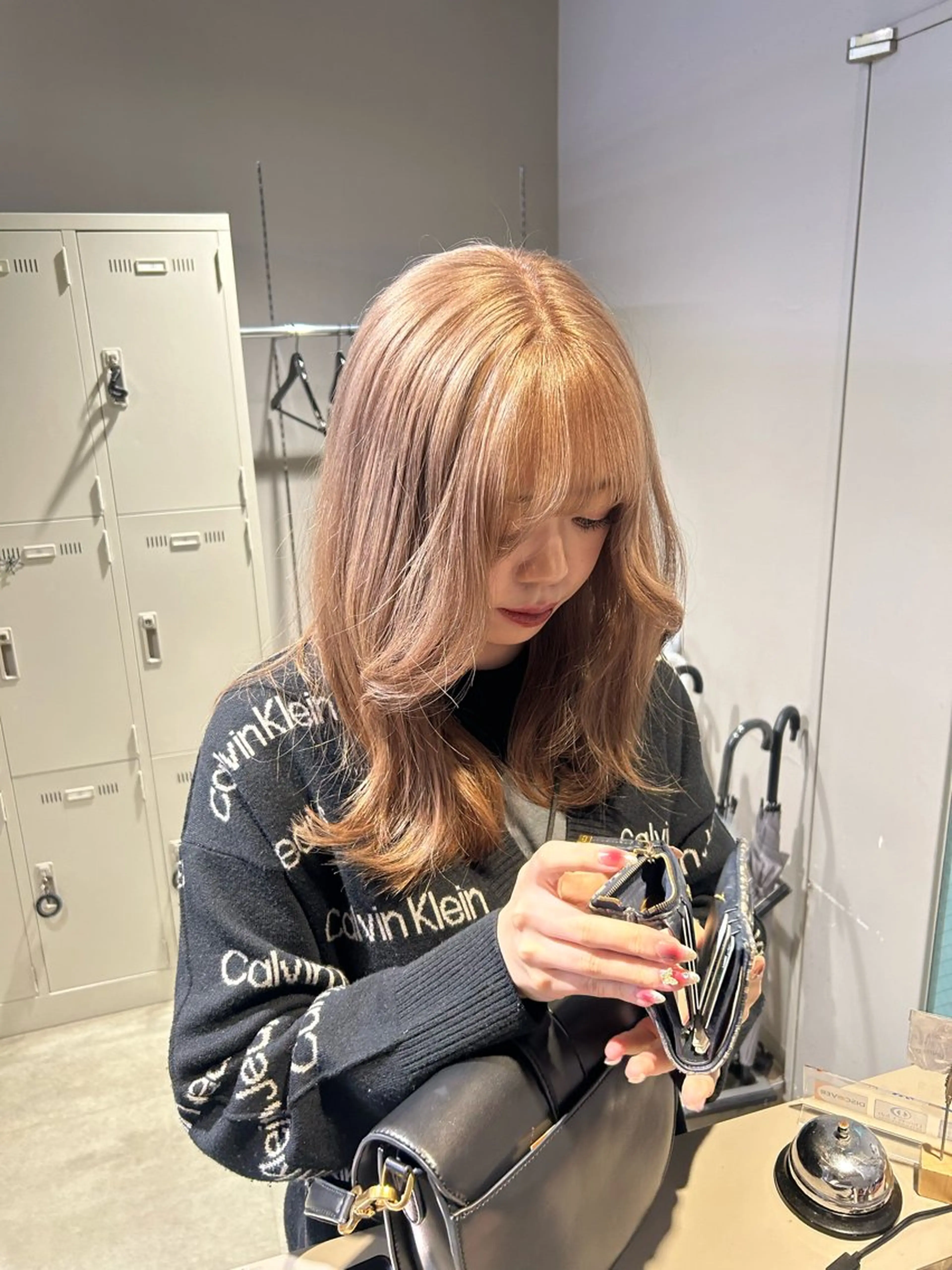 セミロング カラー ヘアカラー トリートメント 韓国ヘア暗髪 ダブルカラーメンズ可のヘアスタイル