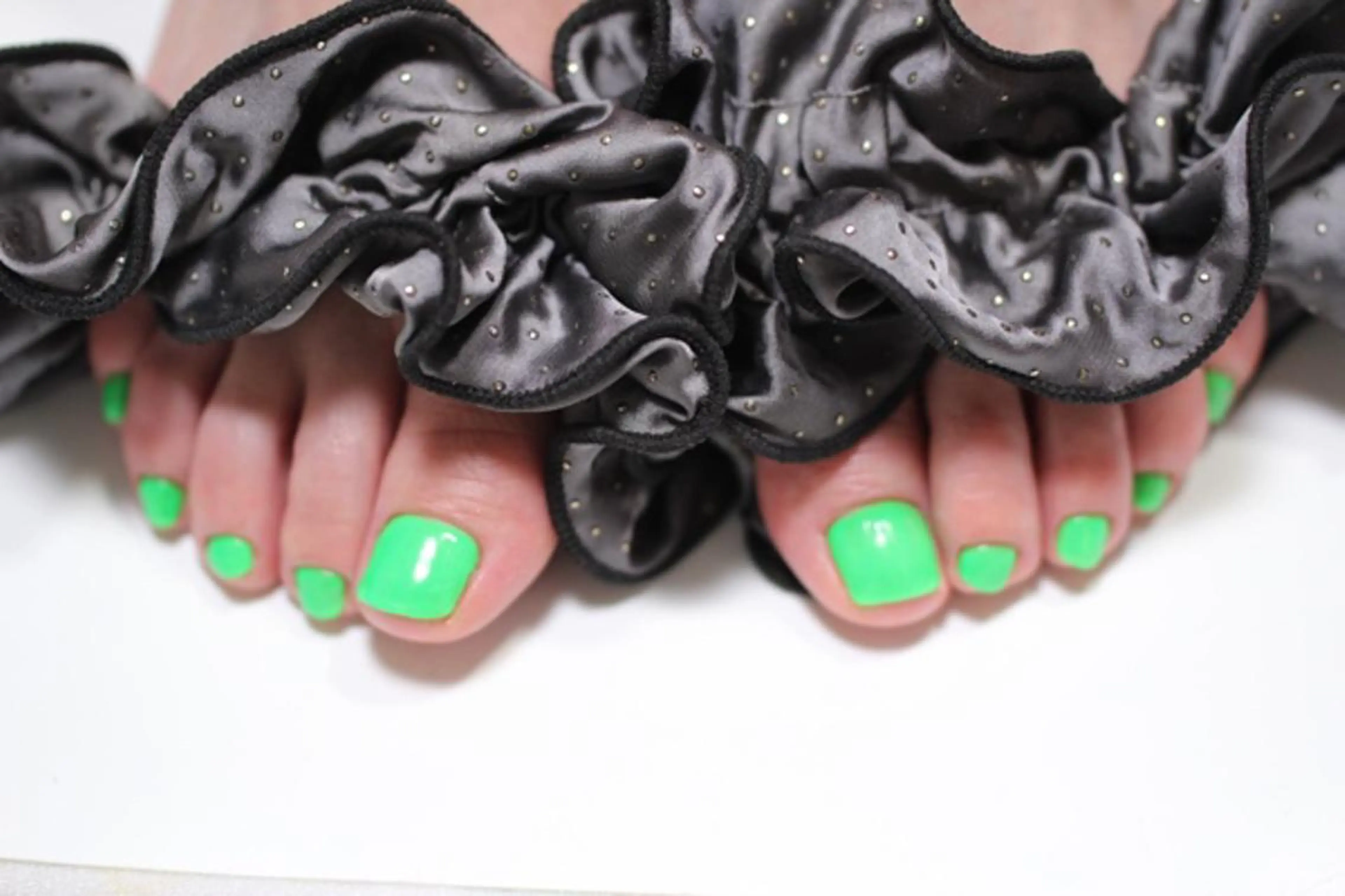 ネイル フットネイル ジェルネイル ワンカラーネイル ママリンド　志村坂上店所属・しみ えんのネイルデザイン