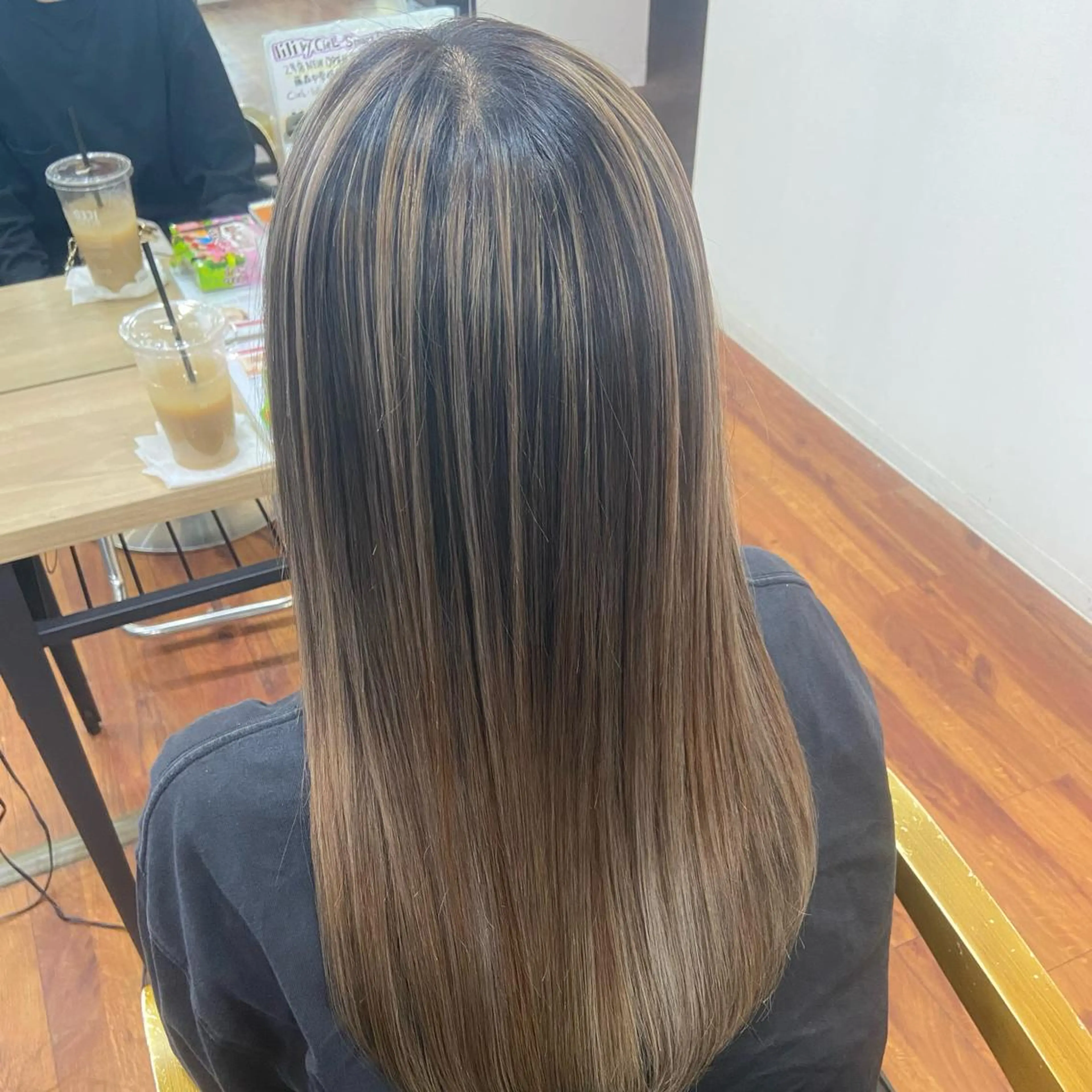ロング カラー バレイヤージュ レイヤーカット カット ヘアカラー トリートメント 伏見稲荷/髪質改善/ ブリーチ/西川奈穂のヘアスタイル