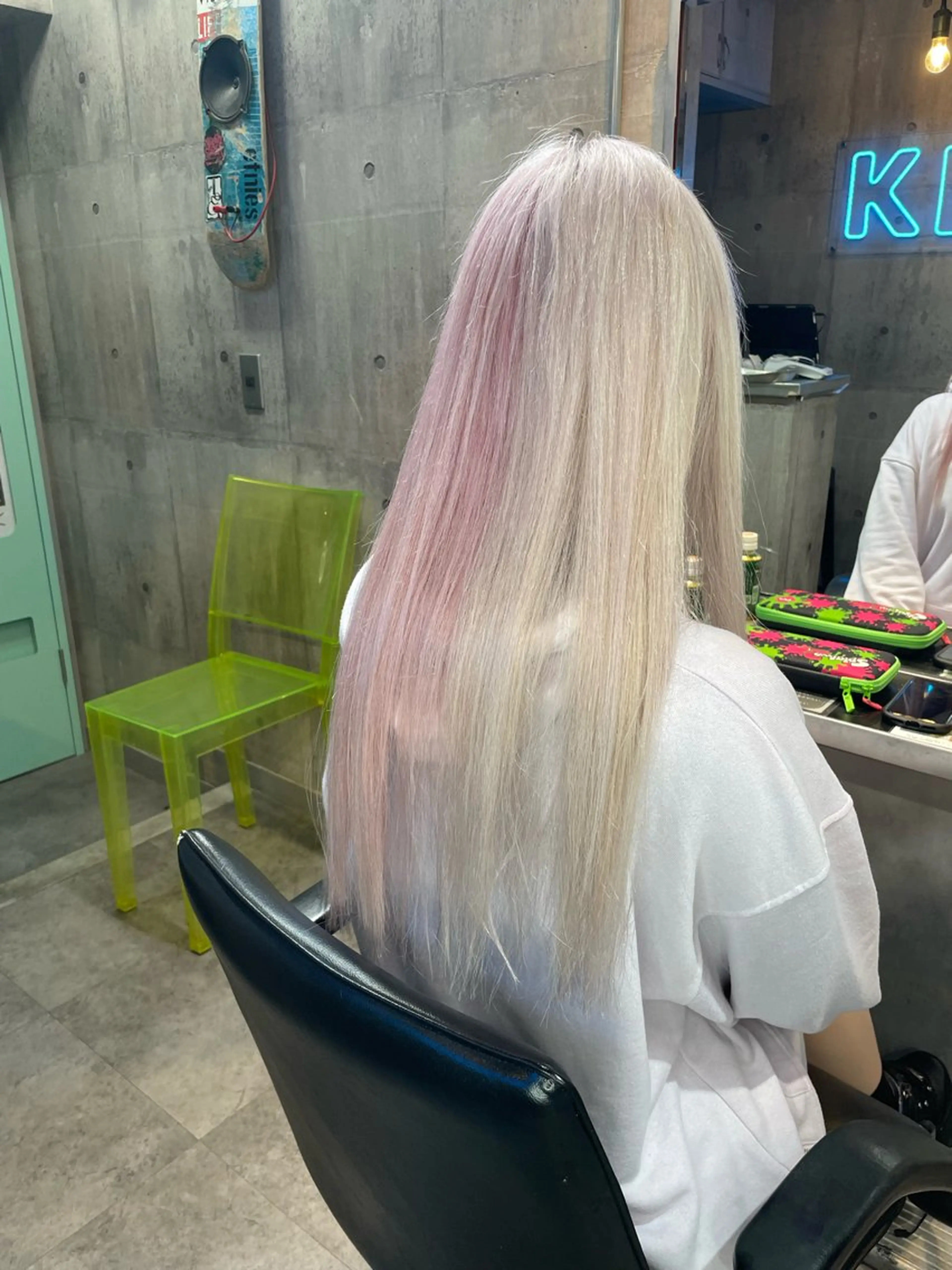 ロング カラー ピンクカラー ツートーンカラー ホワイト&レイヤーカ ットエクステ長畠俊輔のヘアスタイル