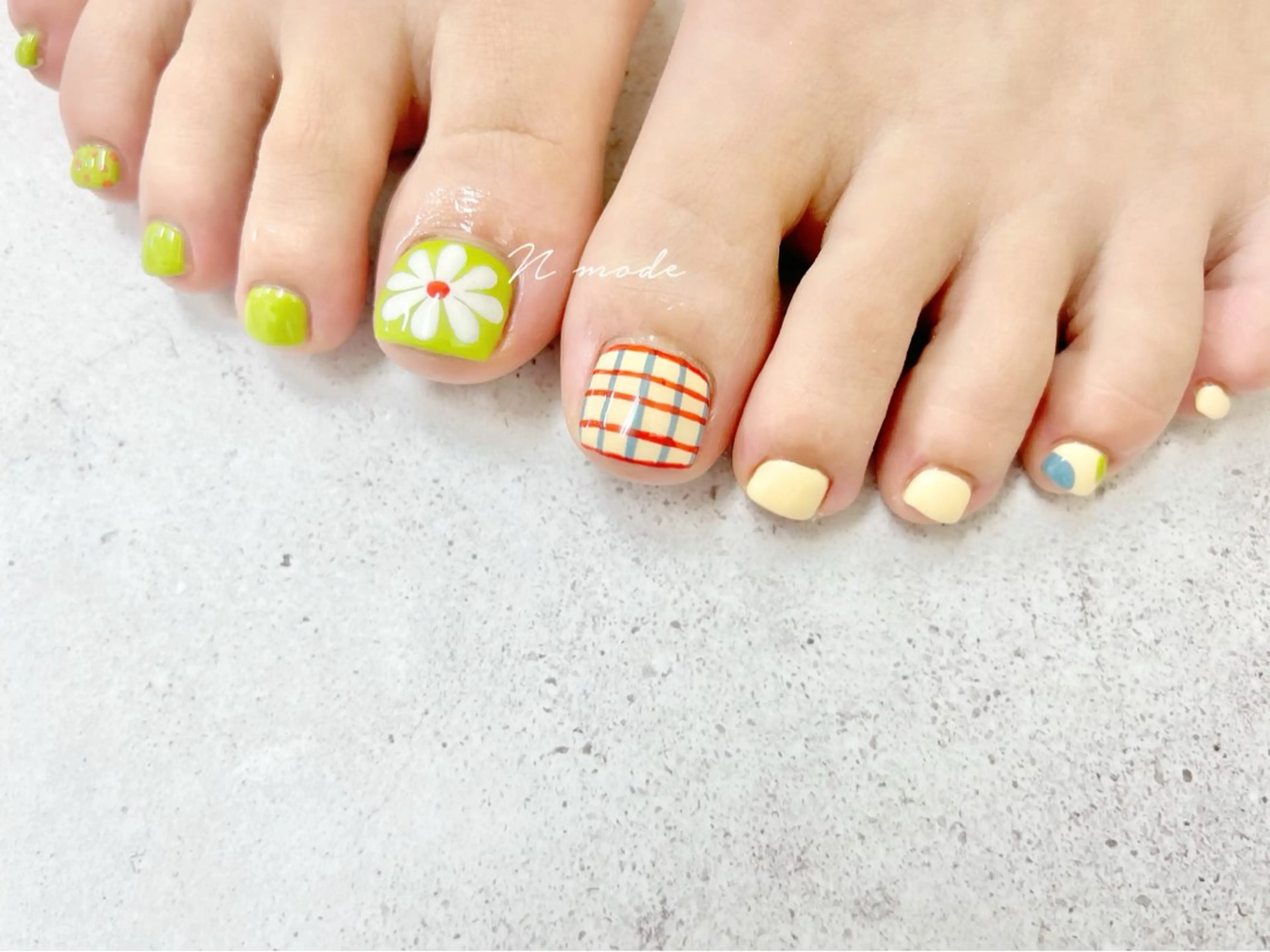 ネイル フットネイル N-mode nail salon所属・NAIL 🎀 AIRIのネイルデザイン