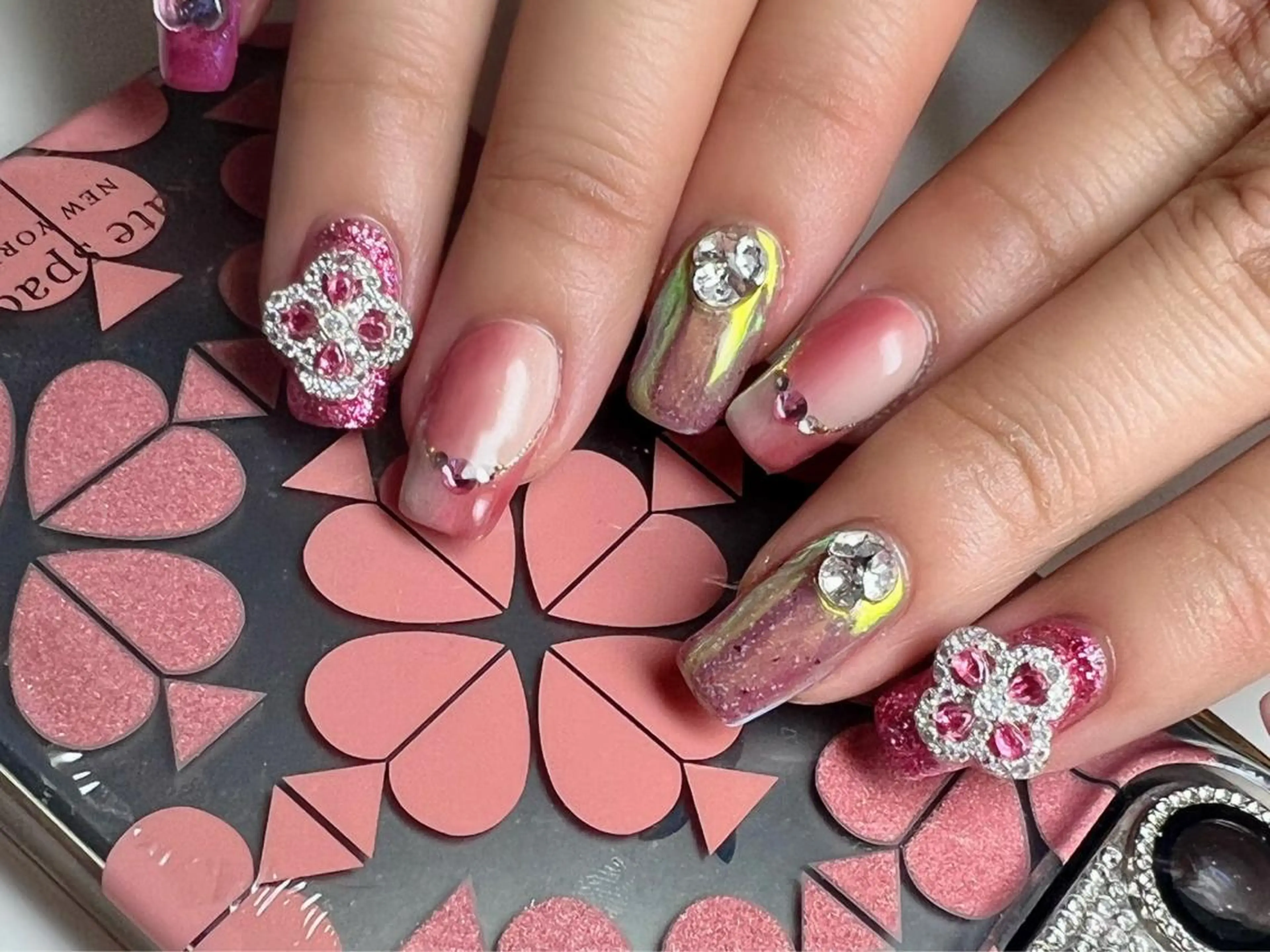 ネイル ONIKA Nail 青山通り店所属・ONIKA Nail 表参道A4🦋2分のネイルデザイン