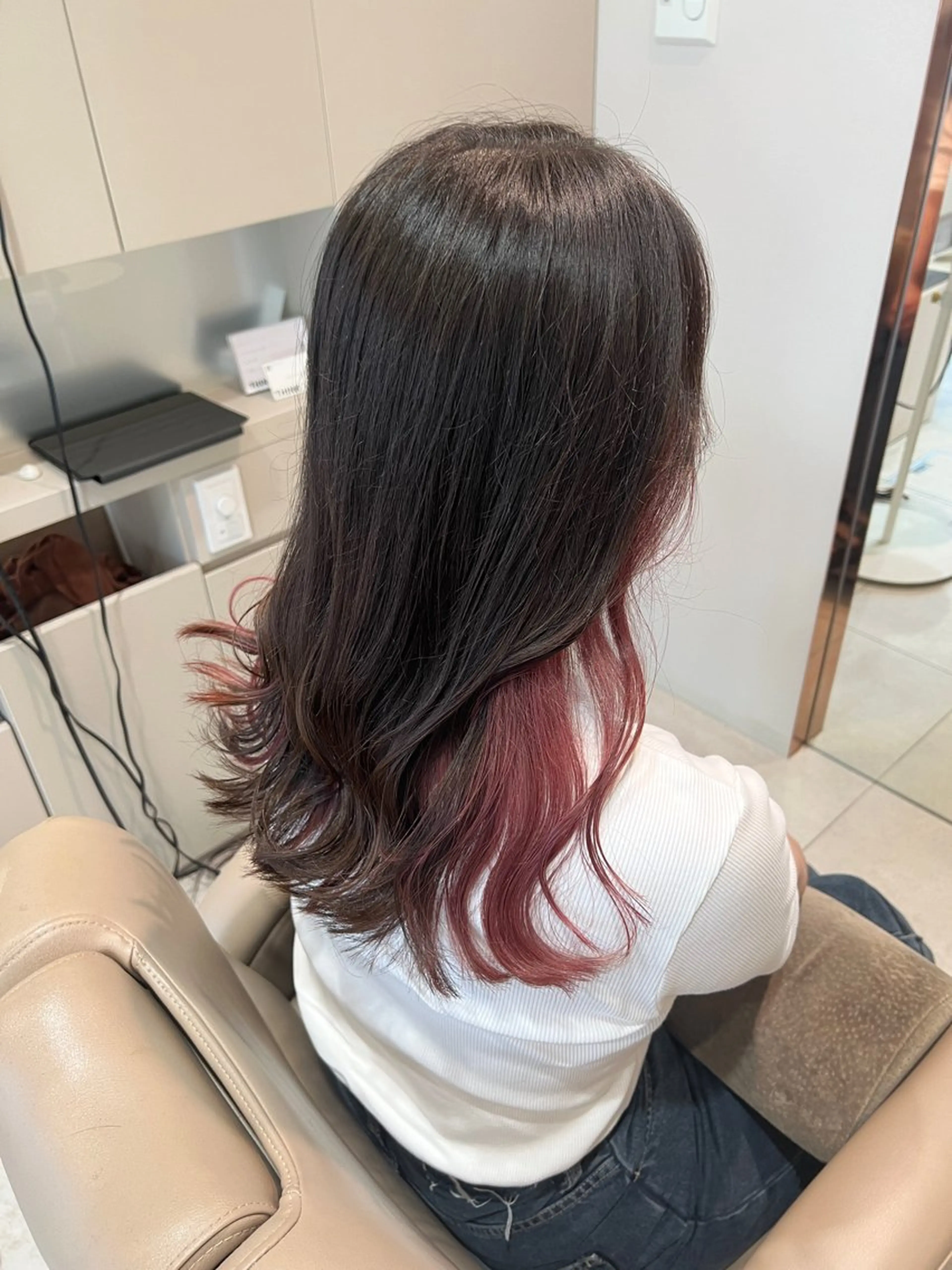 ロング カラー ピンクカラー カット ヘアカラー ノイシキ サキのヘアスタイル