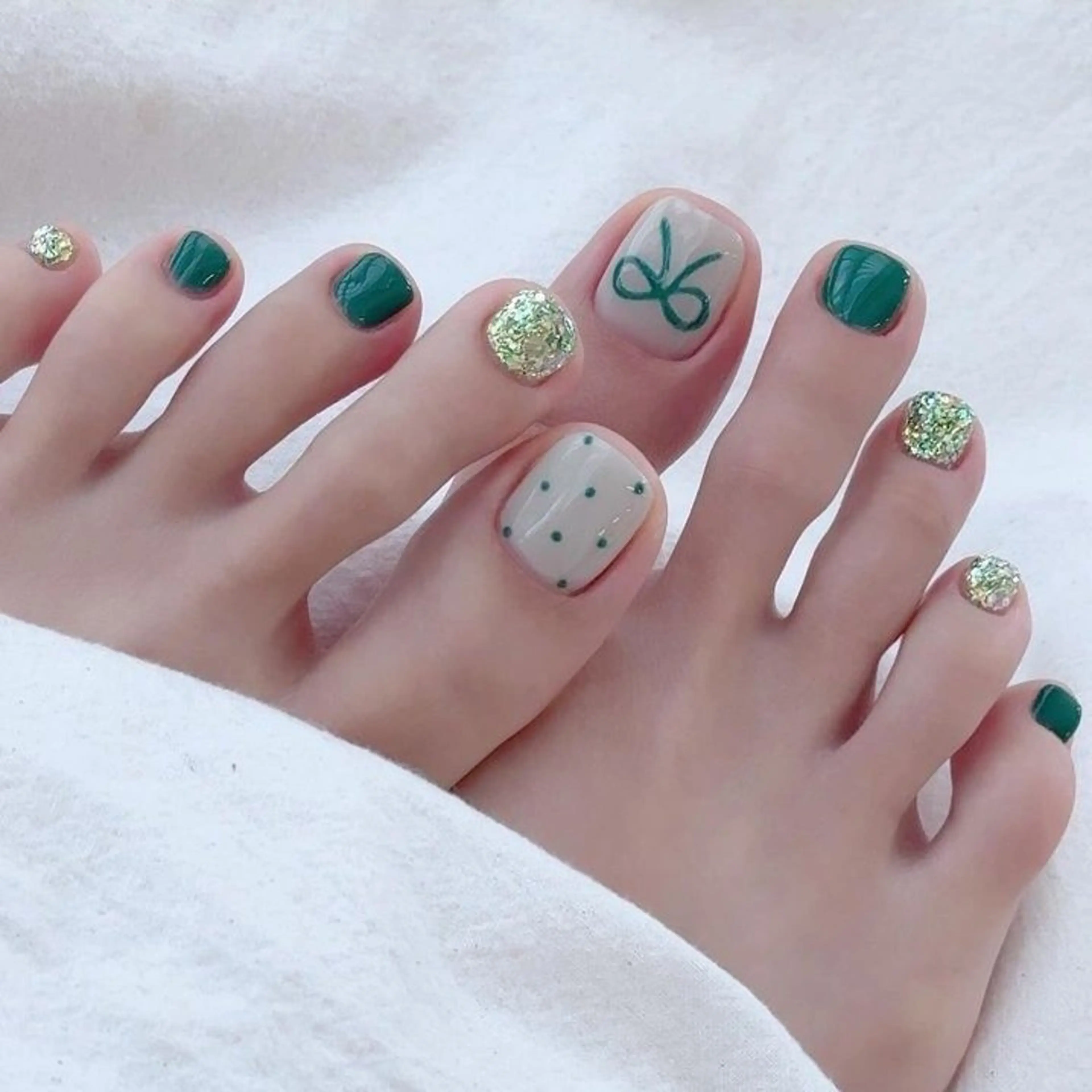 ネイル フットネイル 夏ネイル フットネイル Her Nails Yokosuka Chuo所属・HerNails  Yokosukaのネイルデザイン