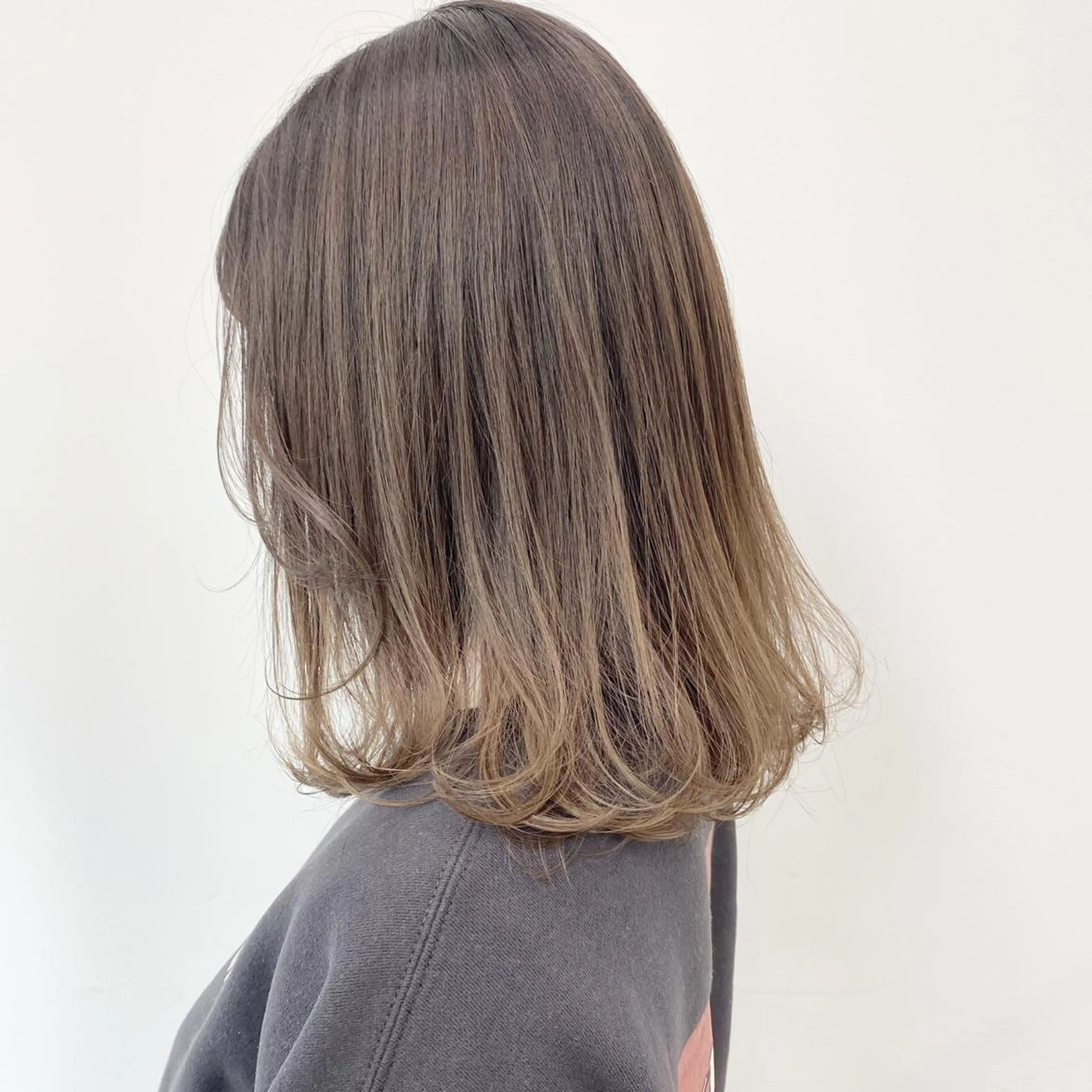 セミロング カラー グラデーションカラー ヘアカラー トリートメント 【ブリーチカラー】 🌈ALIVE若山葵のヘアスタイル