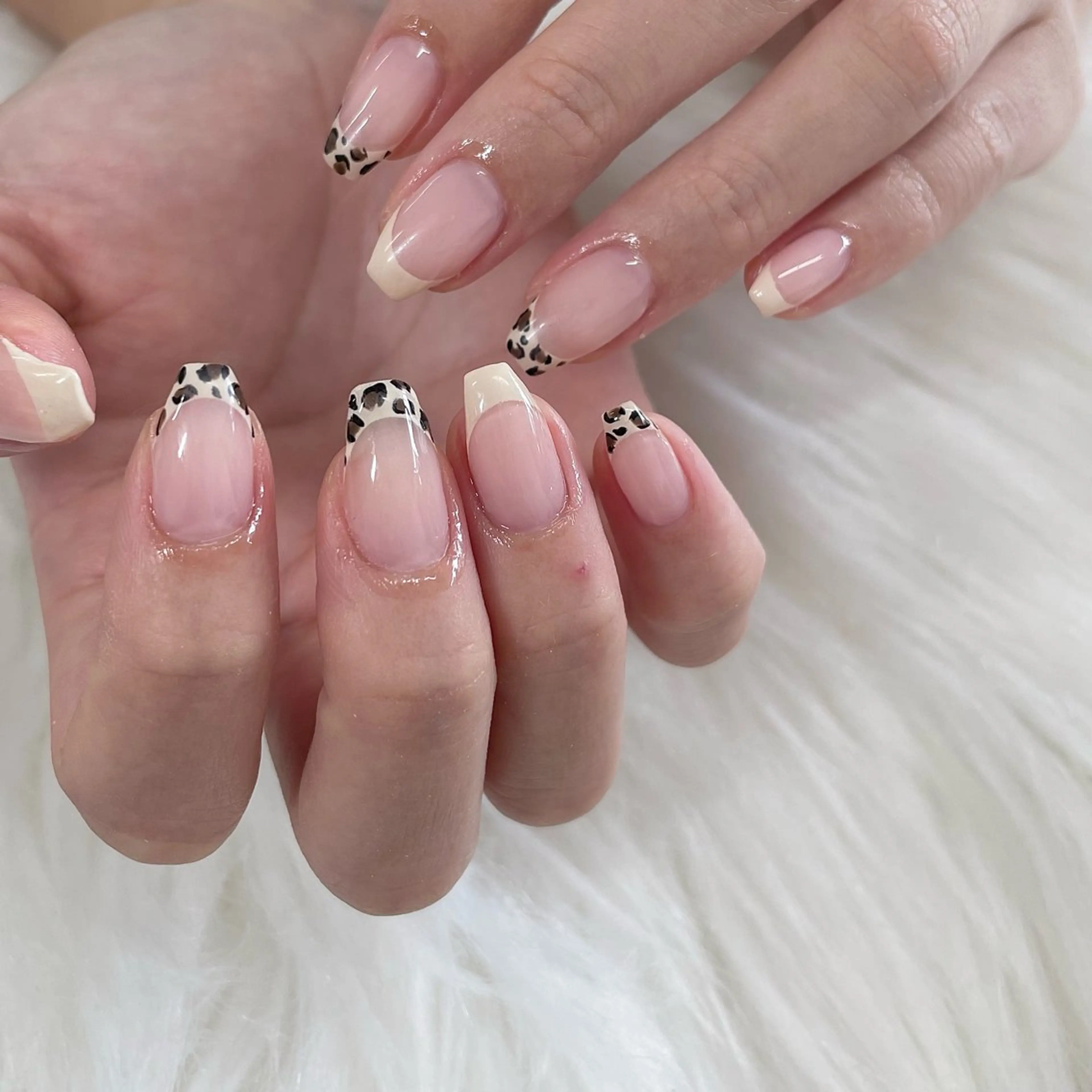 ネイル フレンチネイル ジェルネイル シンプルネイル ホワイト ハンドネイル JFYnail所属・昭和町ネイル 𝘯𝘢𝘮𝘪のネイルデザイン