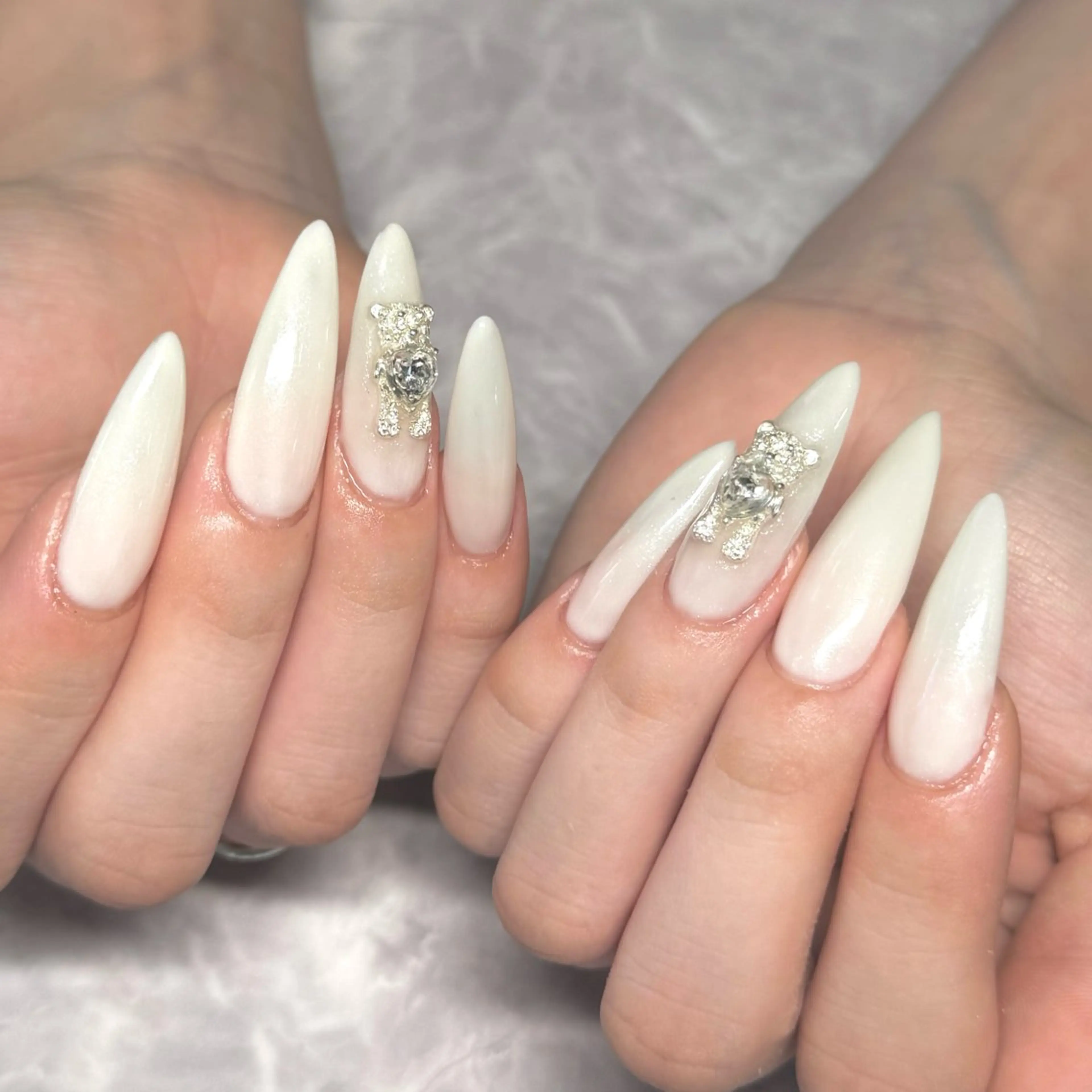 ネイル キラキラネイル ロングネイル シンプルネイル 夏ネイル ホワイト ハンドネイル Nail Salon Lillion【リリオン】所属・lillion karenのネイルデザイン