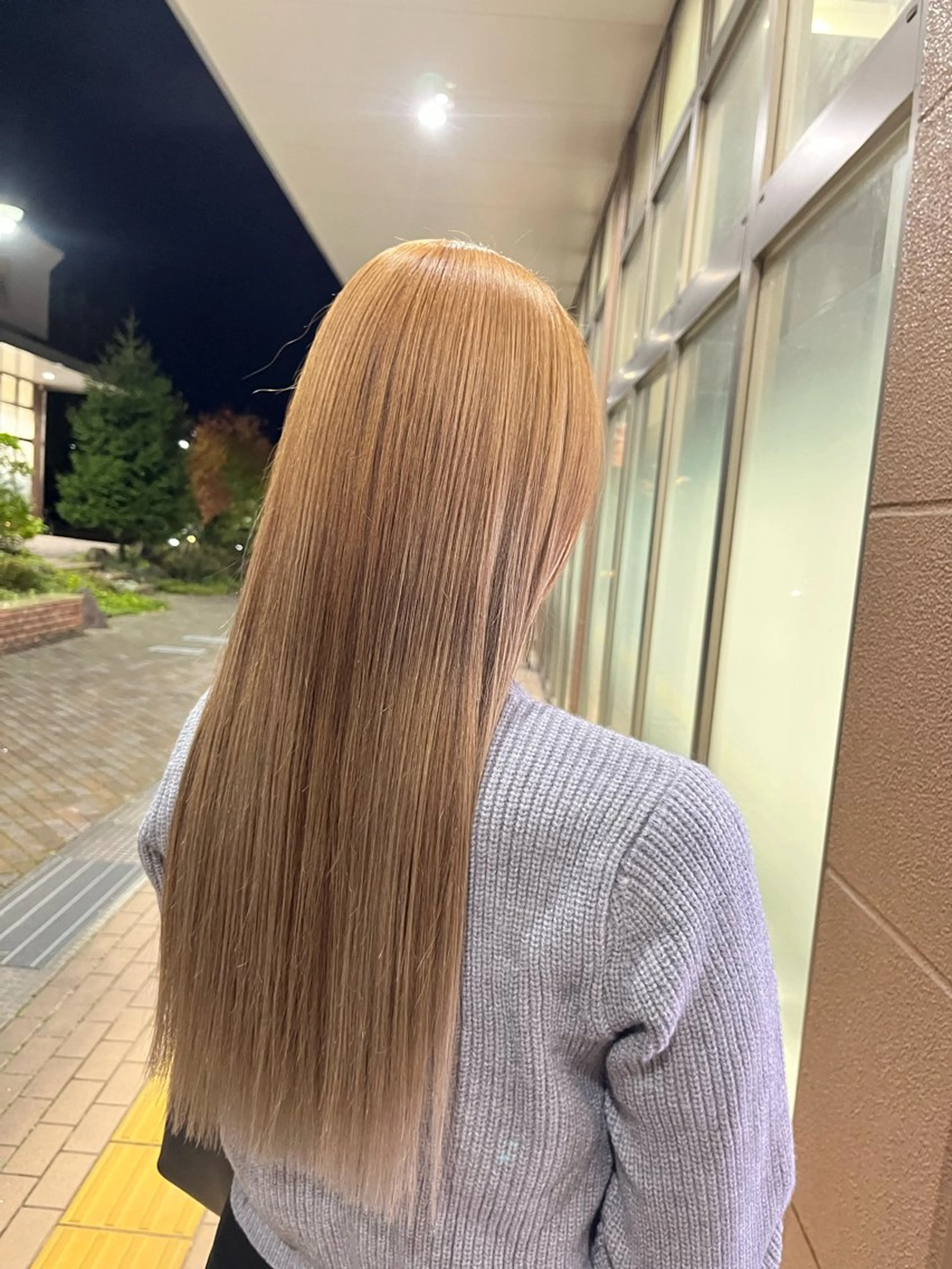 ロング カラー バレイヤージュ ベージュカラー ブリーチ レイヤーカット 加藤 奈菜のヘアスタイル