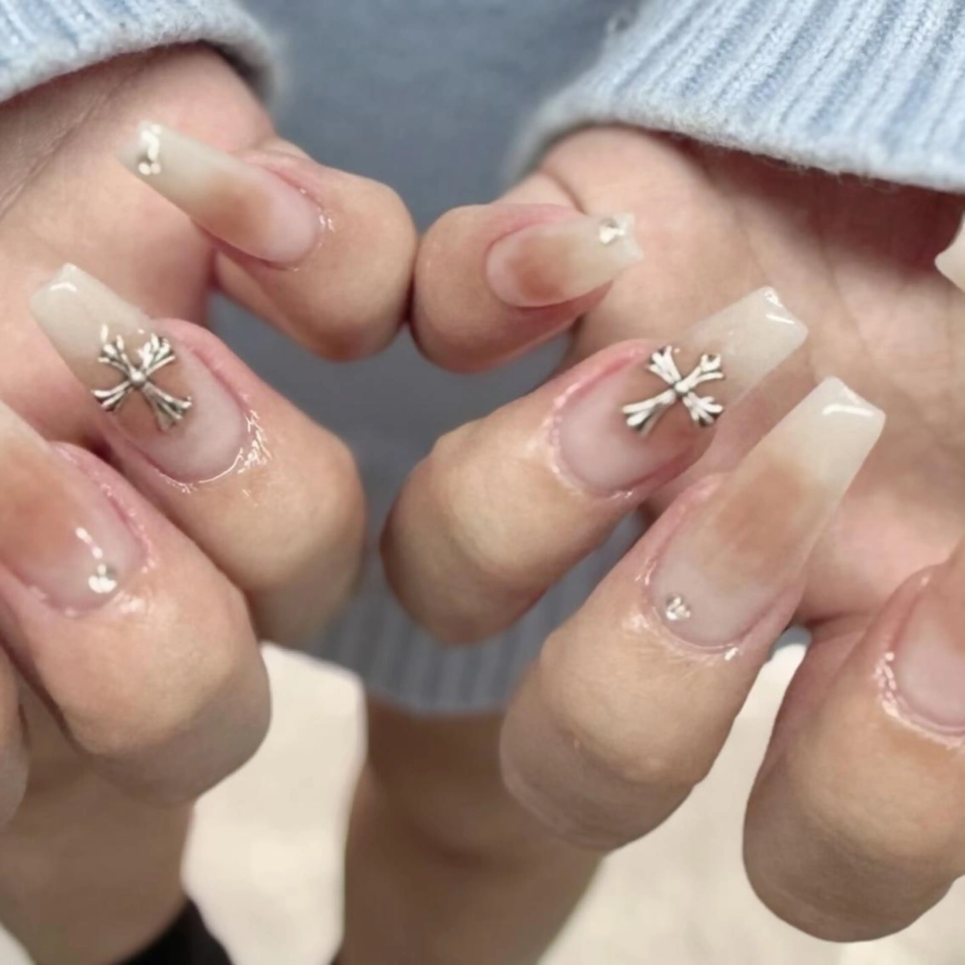 ネイル チークネイル 長さ出し 韓国ネイル ニュアンスネイル スカルプネイル nailstudio eviz新宿店のネイルデザイン