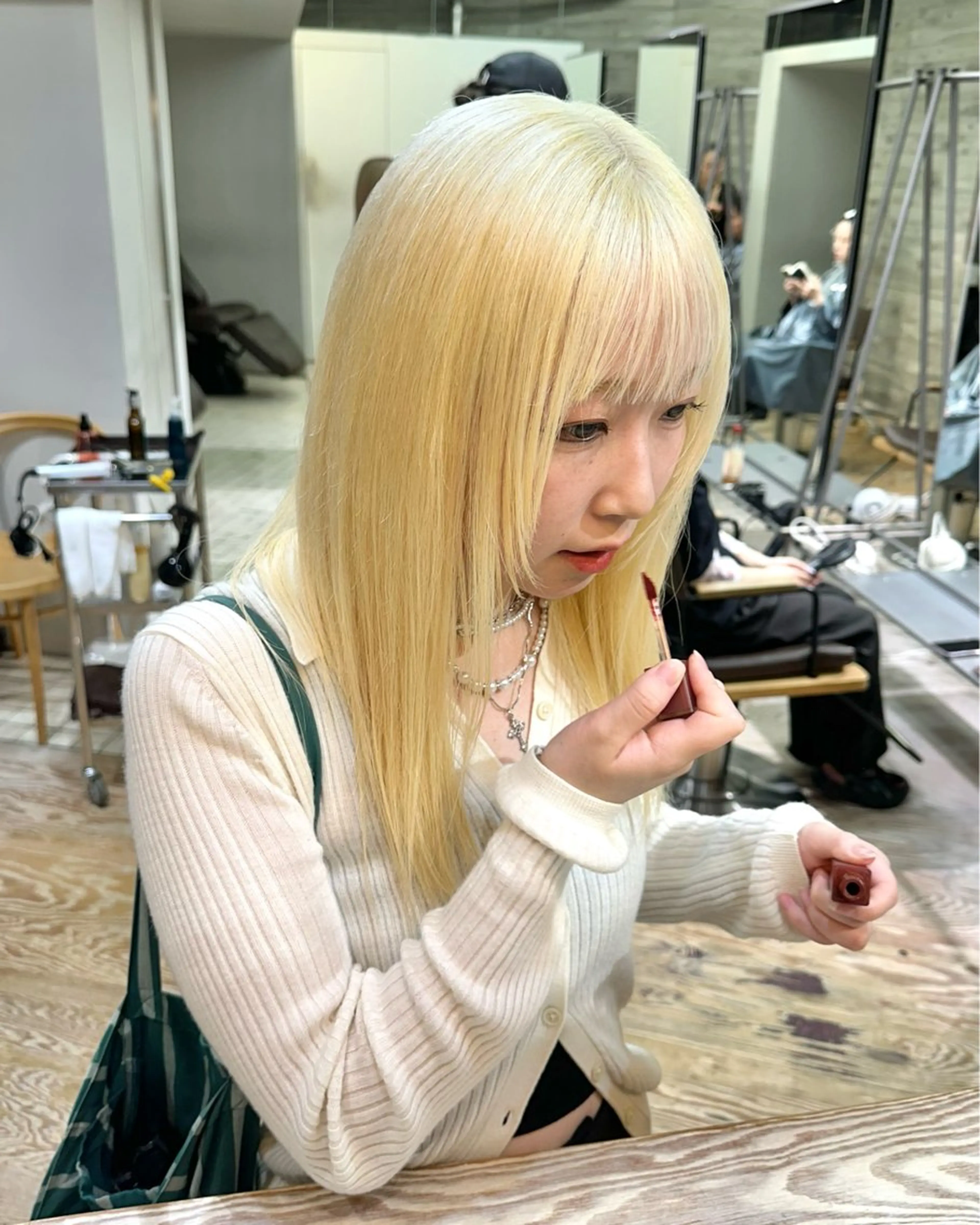 セミロング ヘアカラー トリートメント 抜きっぱなしブロンド ササキカズマのヘアスタイル