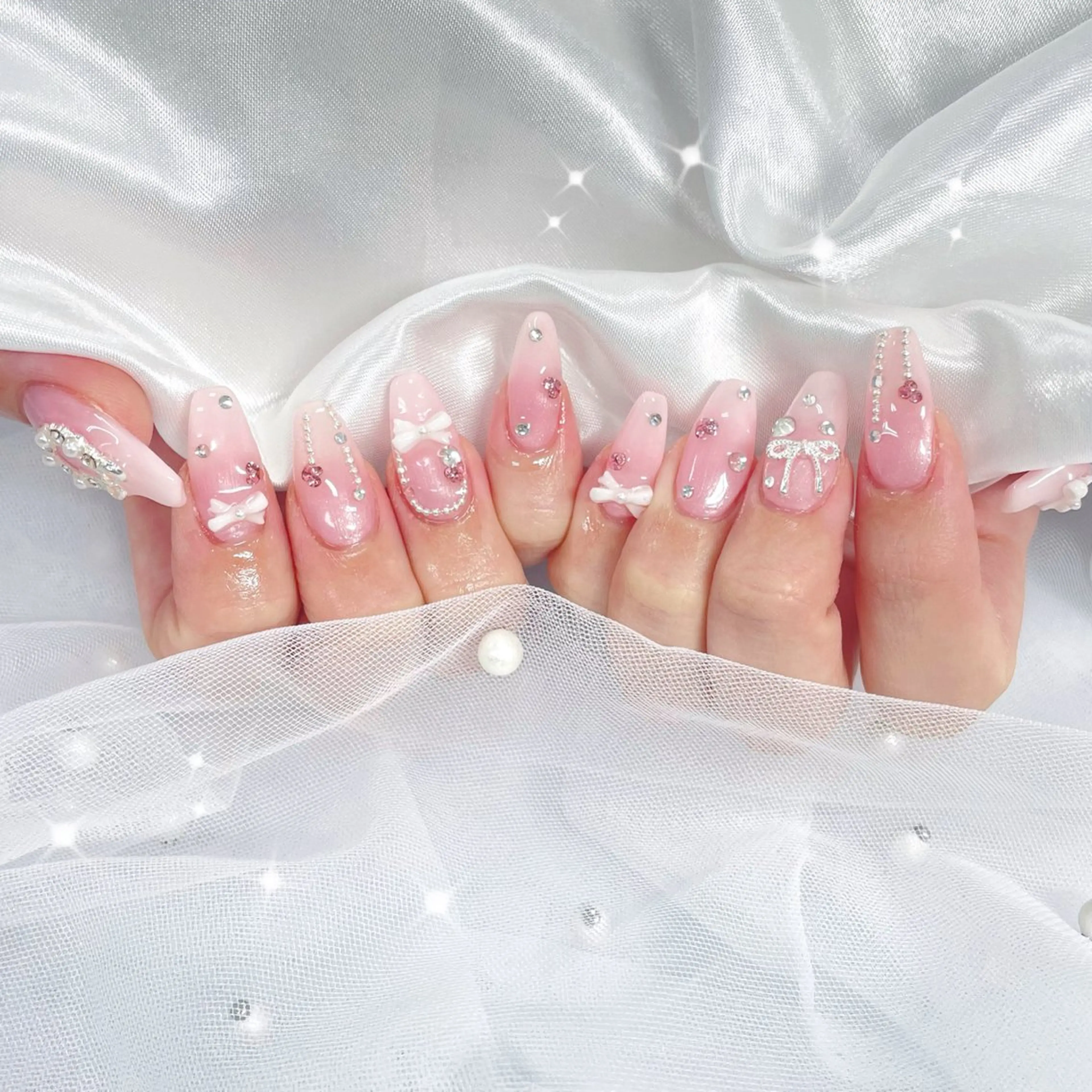 ネイル ハンドネイル misaki 🩰‎🤍🎀のネイルデザイン